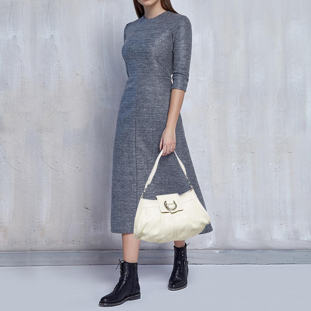 Designer bags are ideal companions for ample occasions! Here we have a fashion-meets-functionality piece crafted with precision. It has been equipped with a well-sized interior that can easily fit all your essentials.