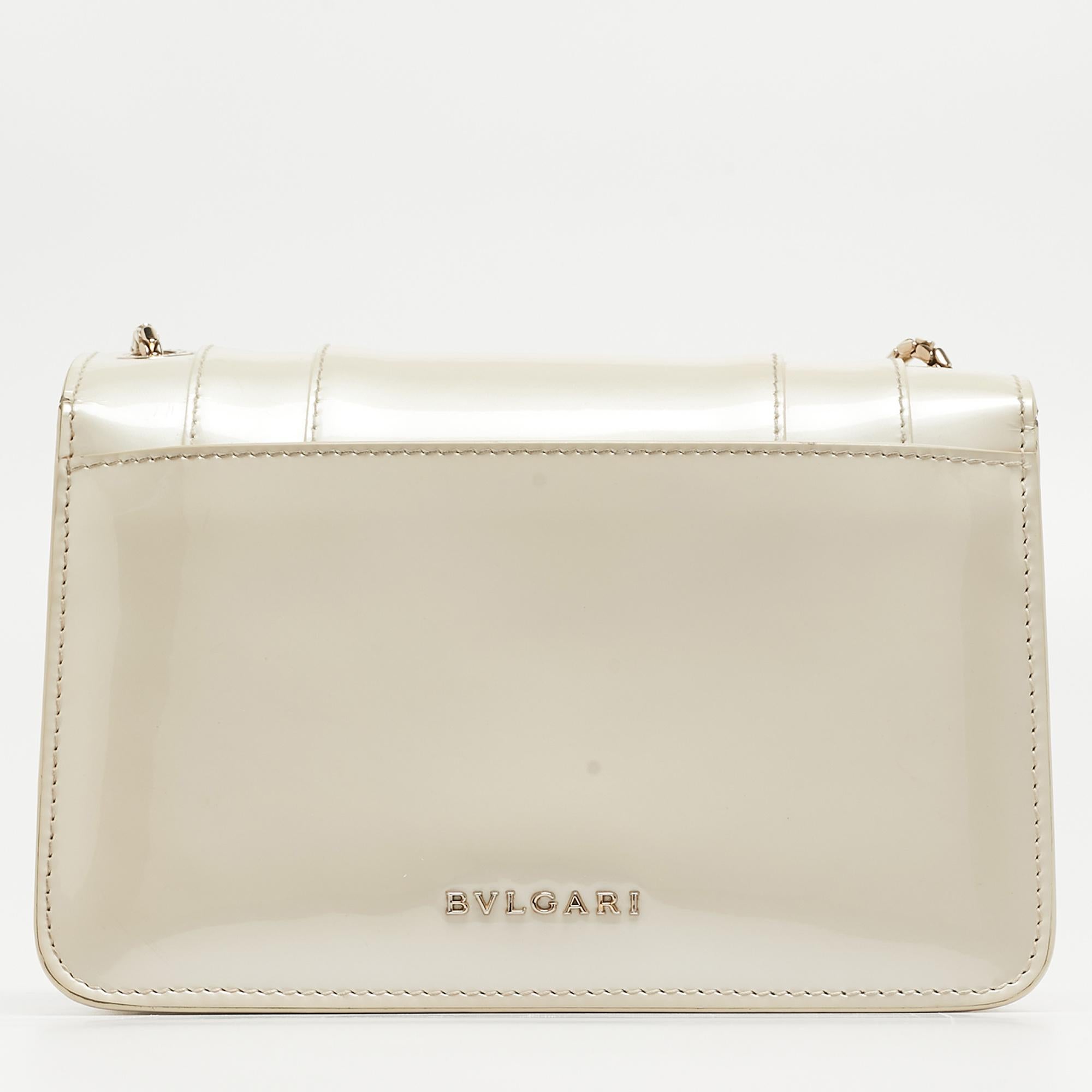 Dazzle the eyes that fall on you when you swing this stunning Bvlgari creation. Crafted from leather, the shoulder bag is styled with a flap that has the iconic Serpenti head closure. The bag has a spacious interior and a strap for an easy carrying
