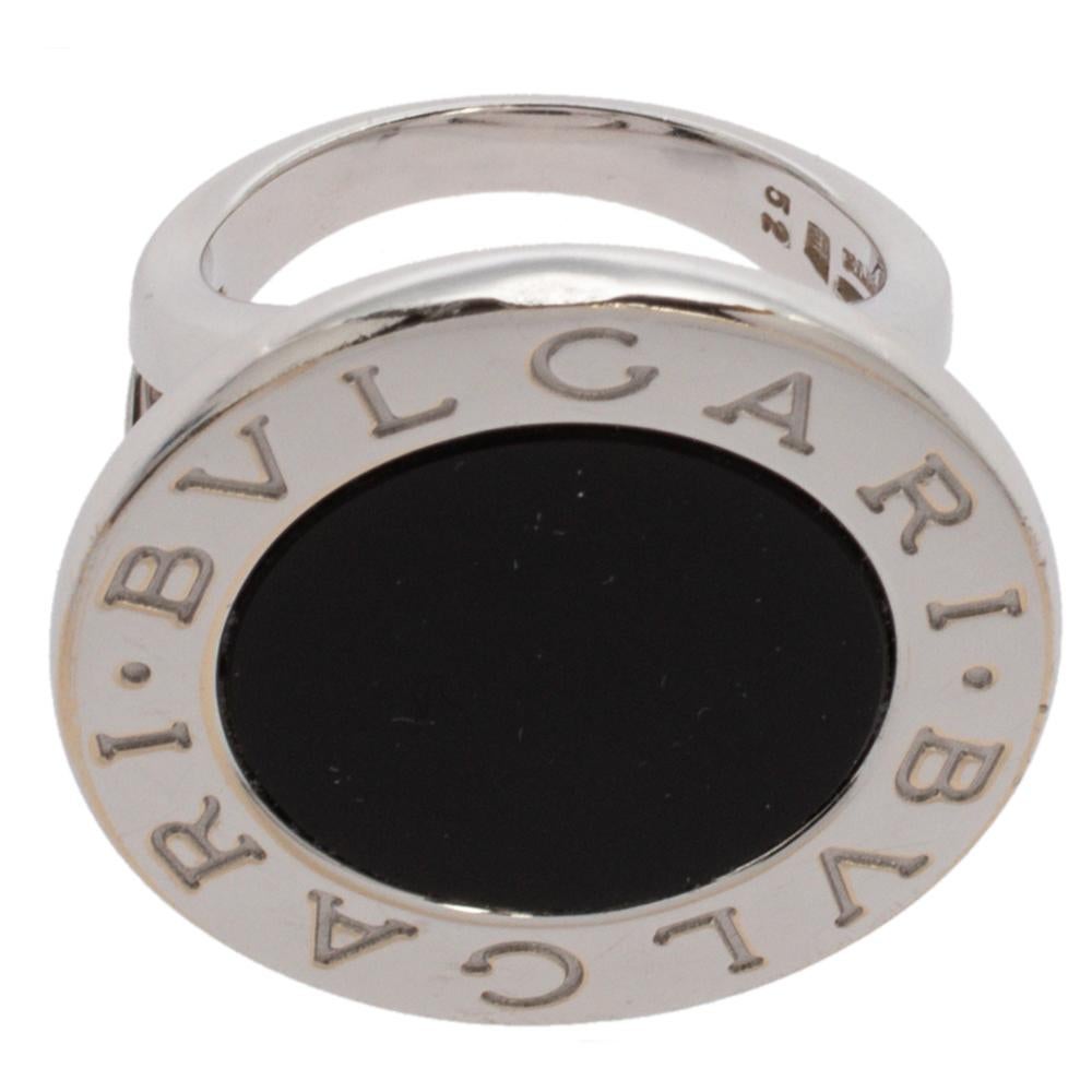 This ring by Bvlgari is so pretty that it won't just look good, but you'll also love having it on your finger. The exquisite creation is crafted from 18k white gold, and it comes with a label-engraved circular head that has onyx inlay at the center.