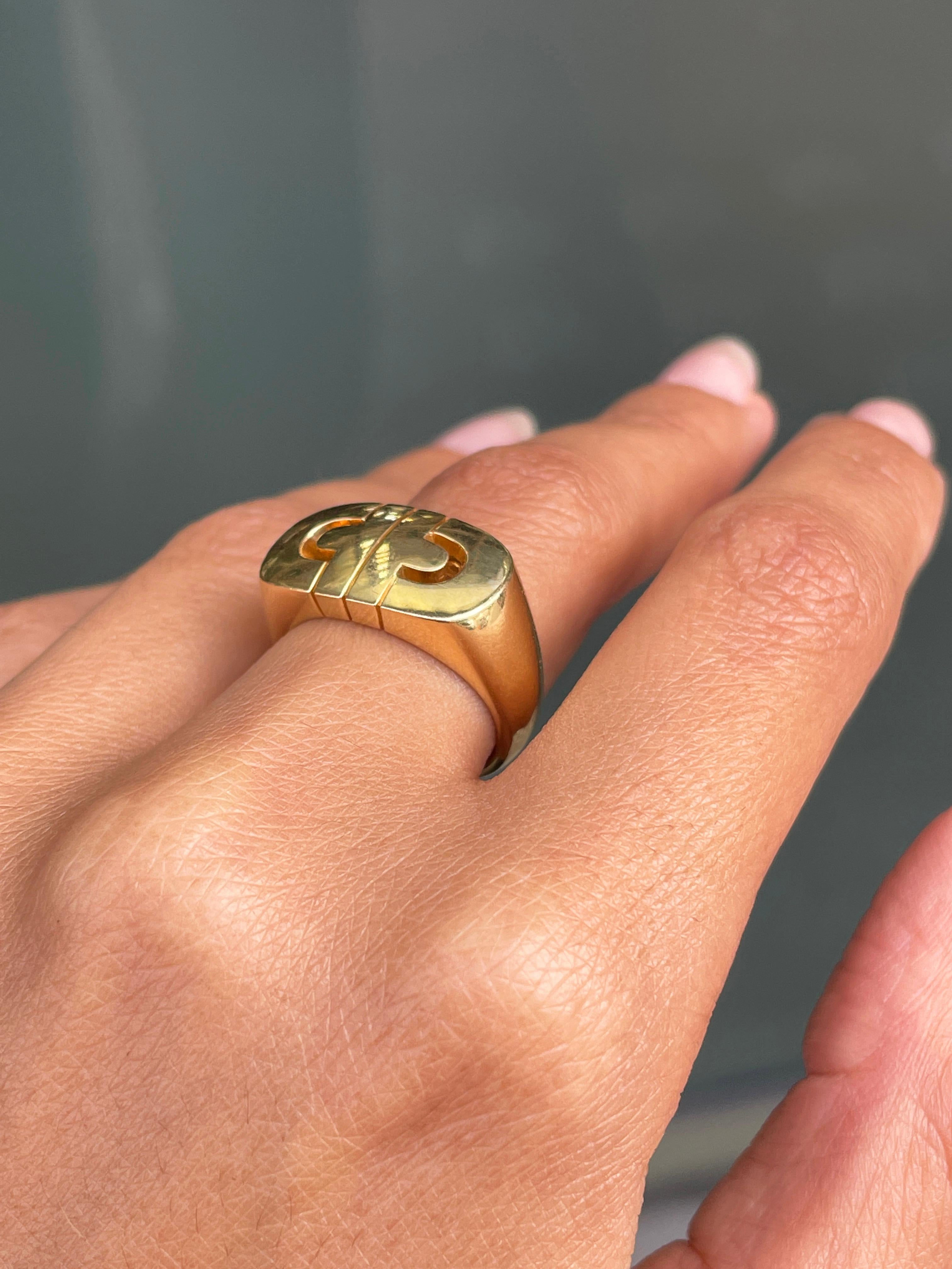 Women's or Men's Bvlgari Parentesi 18 Carat Yellow Gold Signet Style Ring
