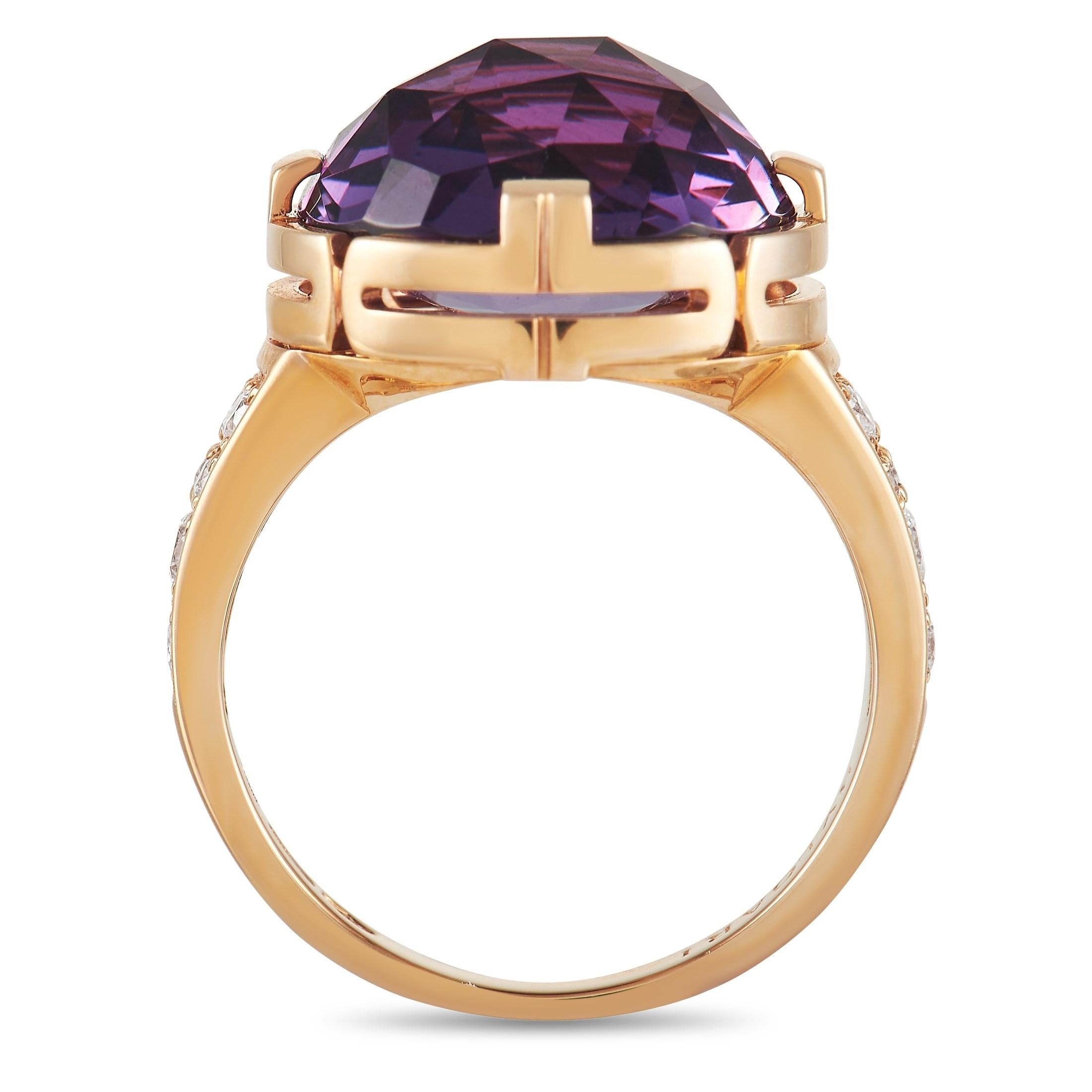 An opulent 18K rose gold setting beautifully highlights this Bvlgari Parentesi ring’s exquisite gemstones. At the center, you’ll find a breathtaking multifaceted amethyst. Diamonds totaling 0.30 carats add a touch of added luxury to the band. This