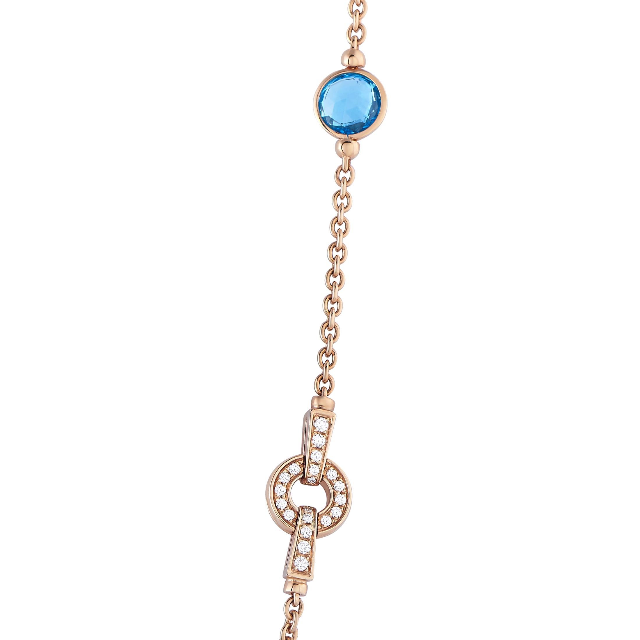 Delicatamente splendida, questa collana lunga Bvlgari Parentesi è stata progettata per aggiungere un tocco di colore, scintillio e grazia a ogni tuo look. Misura 35 pollici di lunghezza e ha una chiusura a moschettone tempestata di diamanti. Questa