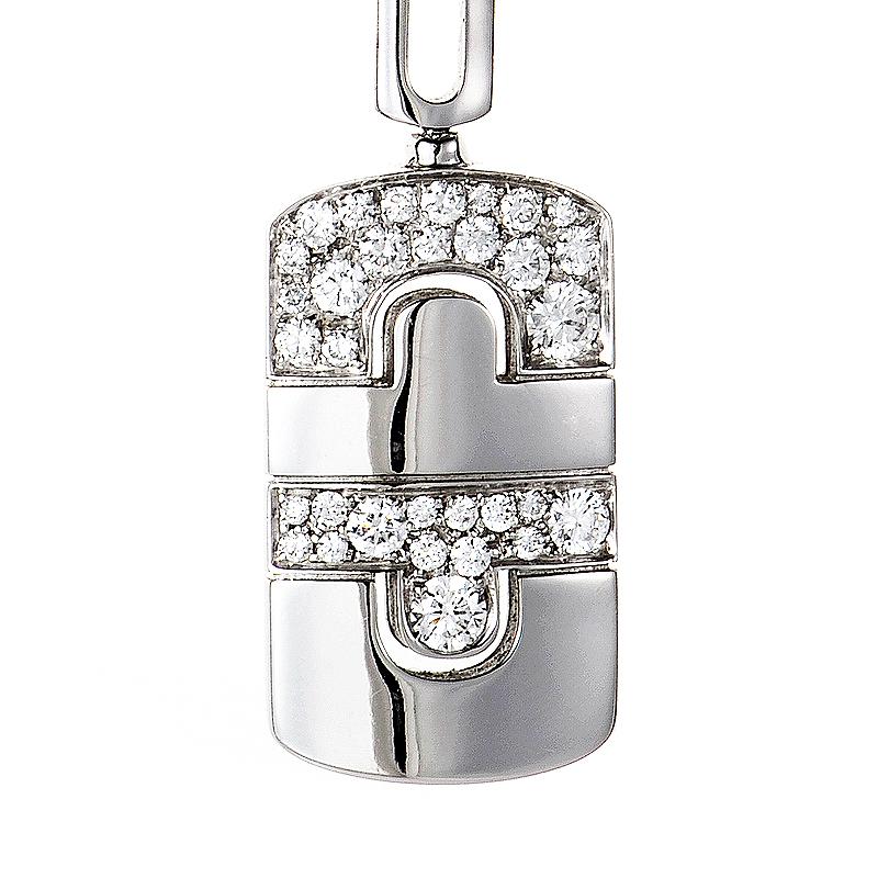 The Parentesi collection is a reinterpretation of one of BVLGARI's most renowned iconic designs, taking inspiration from a typical Roman architectural pattern. This Parentesi pendant necklace is made of 18K white gold and boasts a pendant that