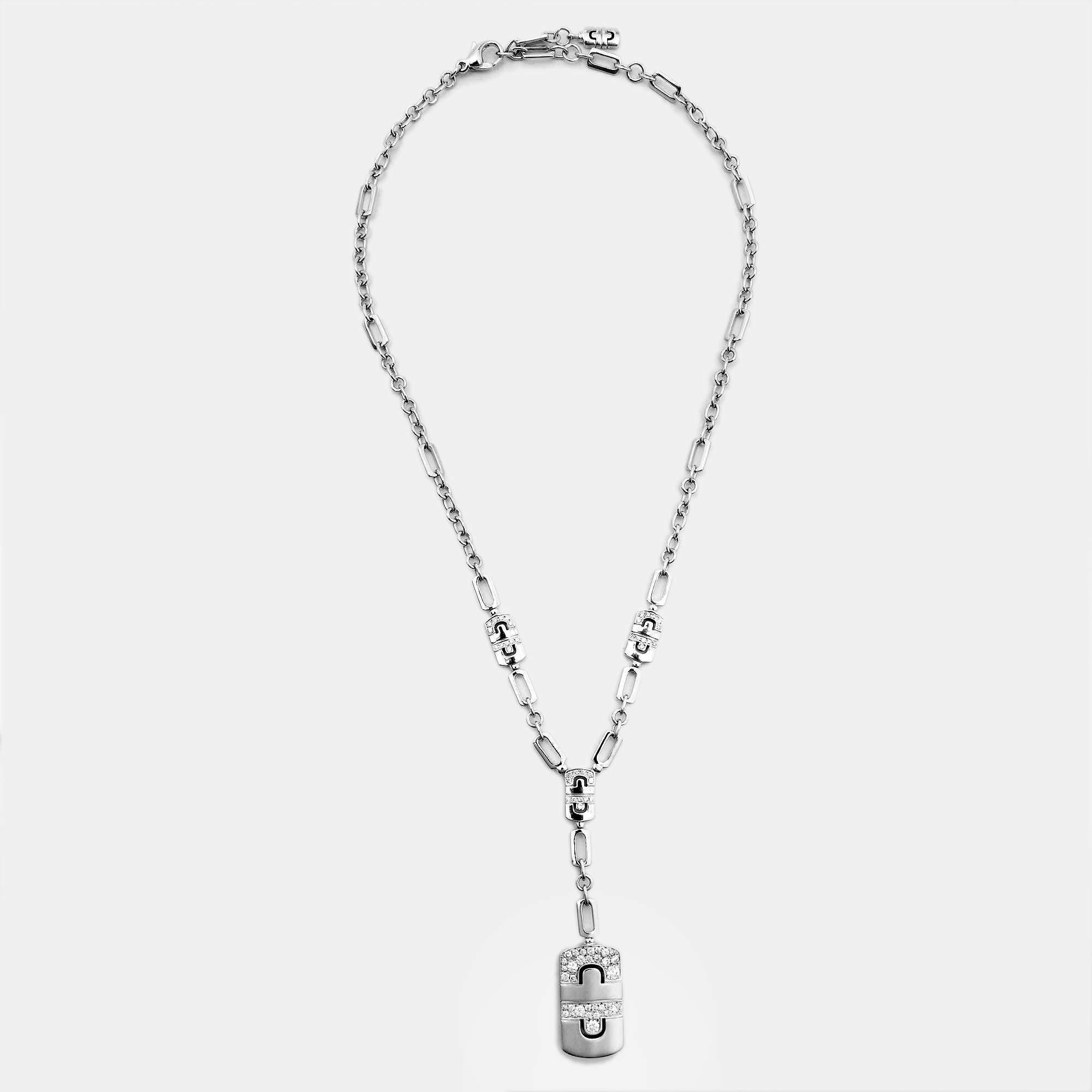 Crafted with meticulous artistry, the Bvlgari Parentesi necklace exudes timeless allure. Fashioned from 18k white gold, its intricate design captivates with delicate sophistication. Each diamond intricately set, creating a radiant mosaic. A symbol