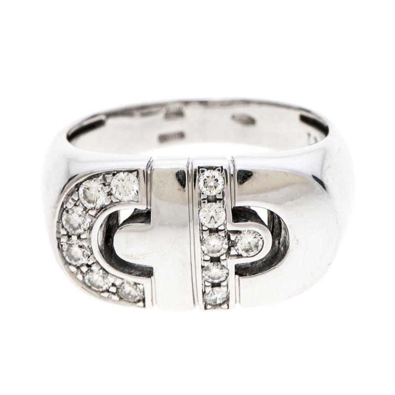 It is Bvlgari's expertise in creating jewellery with unique themes that has made the house as revered as it is today. Their mastery is seen in this ring from their Parentesi collection. The piece is crafted from 18k white gold and sculpted so
