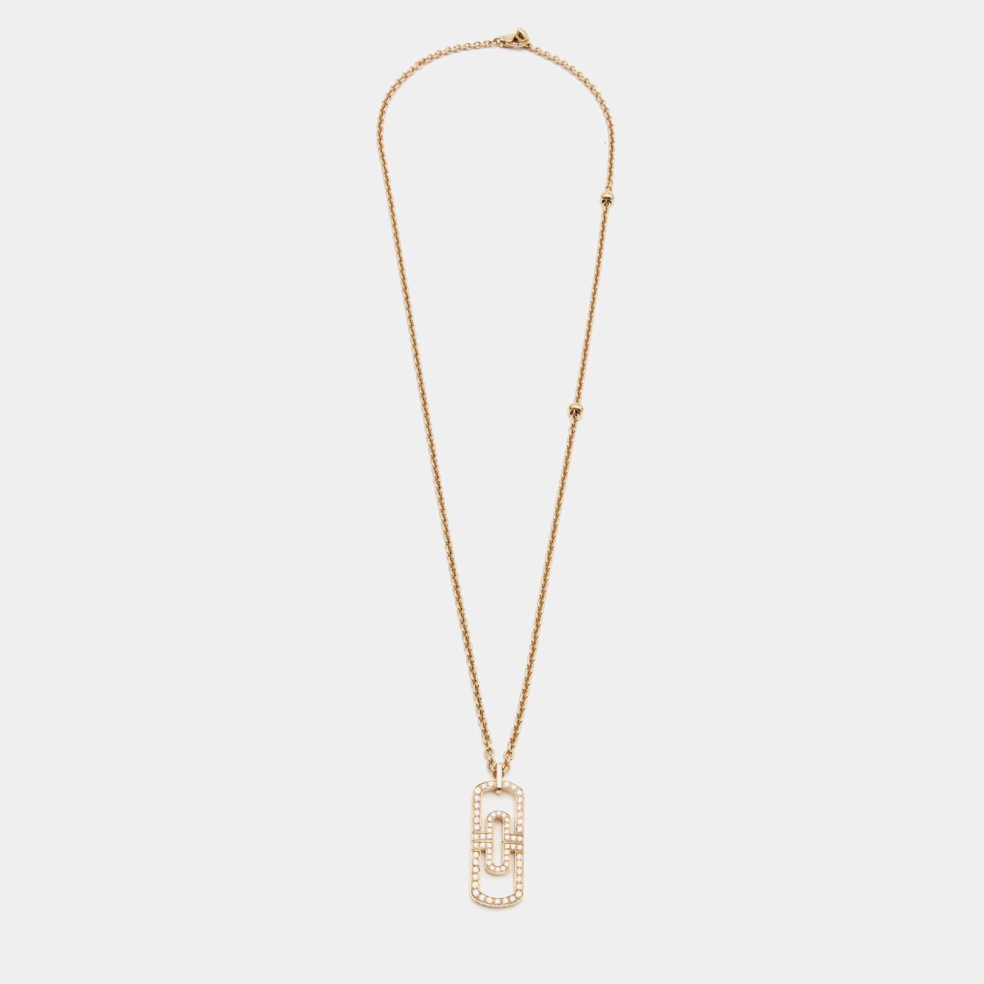 This Parentesi necklace from Bvlgari has a pendant characterized by strong geometric shapes set with shimmering diamonds. The necklace is sculpted from 18k rose gold to a smooth finish and is bound to offer an element of luxury to your ensemble for