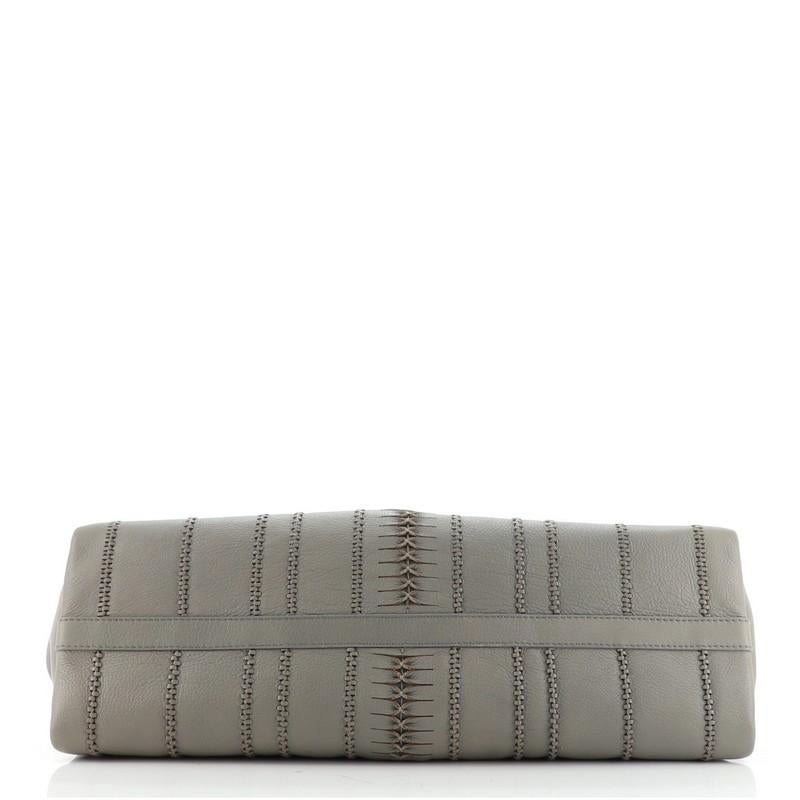 Bvlgari plissierte Tote aus genähtem Leder groß im Zustand „Gut“ in NY, NY