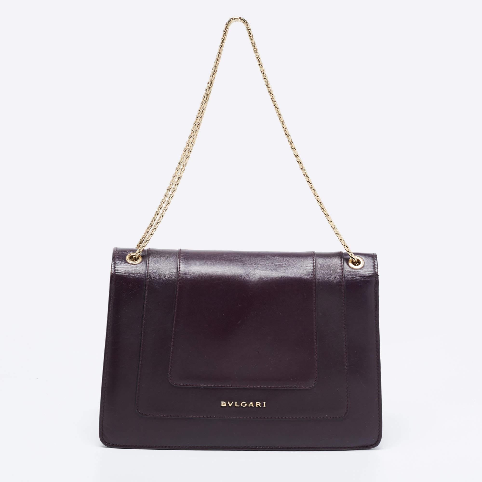 Carry this shoulder bag in style and experience complete luxury and practicality. It is created using quality material and features a stunning style, a shoulder strap, and a roomy interior.

