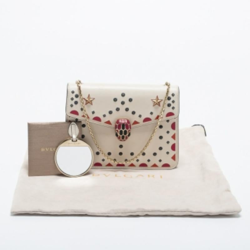 Bolso de hombro Bvlgari Serpenti Forever pequeño de piel estampada y bordada en Bueno estado para la venta en Dubai, Al Qouz 2