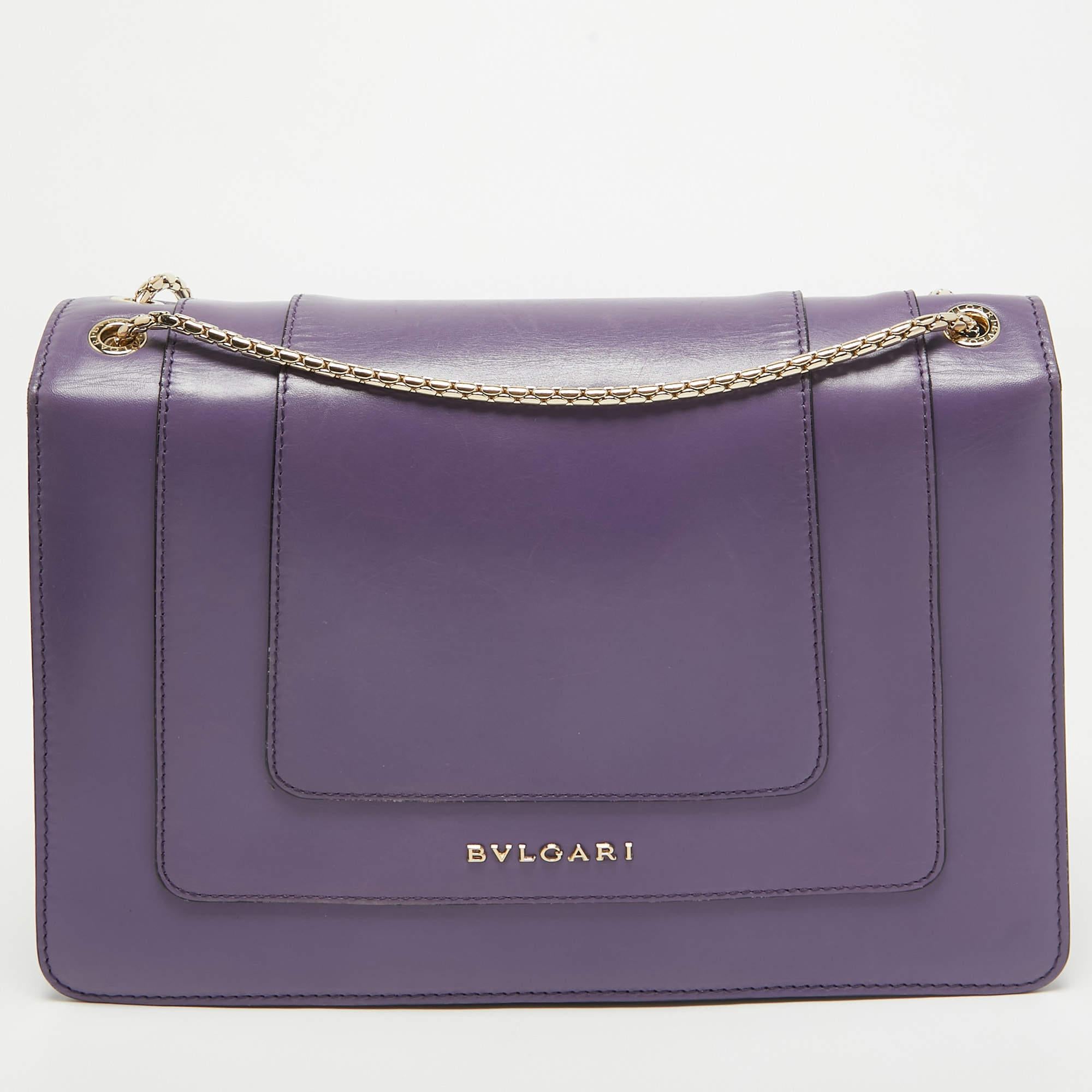 Most designs from Bvlgari, with their striking elements, pay tribute to the Roman roots, and this bag is no different. Made from leather, it is an accessory of utility and luxury. Perfectly sized, the interior has enough room to dutifully store your
