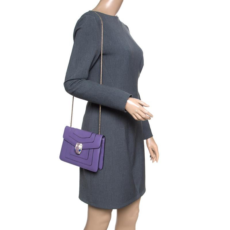 Dazzle the eyes that fall on you when you swing this stunning Bvlgari creation. Crafted from leather in a gorgeous purple shade, the shoulder bag is styled with a flap that has the iconic Serpenti head closure. The bag has a well-sized fabric