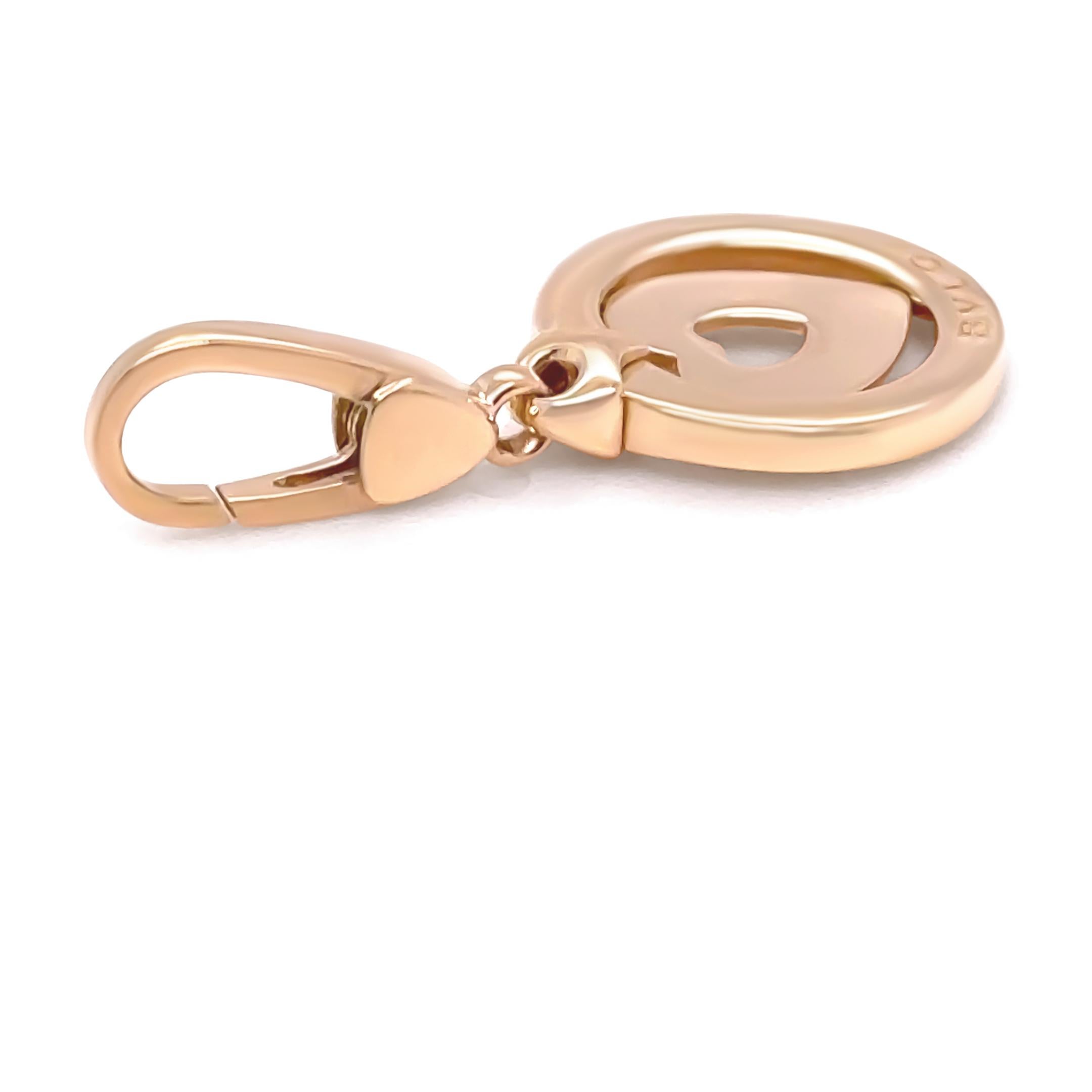 Donna Ciondolo a forma di cuore in oro giallo Bvlgari 3,64g in vendita