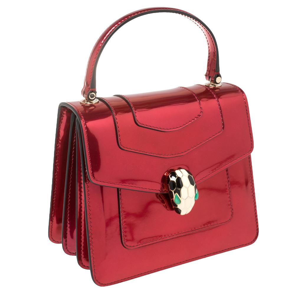 Bvlgari Rote Metallic Leder Serpenti Forever Klappe Top Handle Tasche im Zustand „Gut“ in Dubai, Al Qouz 2