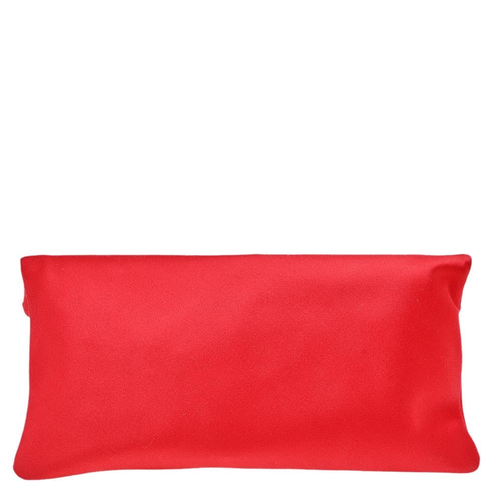 Crafted from satin, this Bvlgari Monete clutch is stylish and functional. It carries a red exterior, gold-tone hardware, and a satin interior. The creation is sized well and detailed with a distinct charm at the front.

Includes: Original Dustbag,
