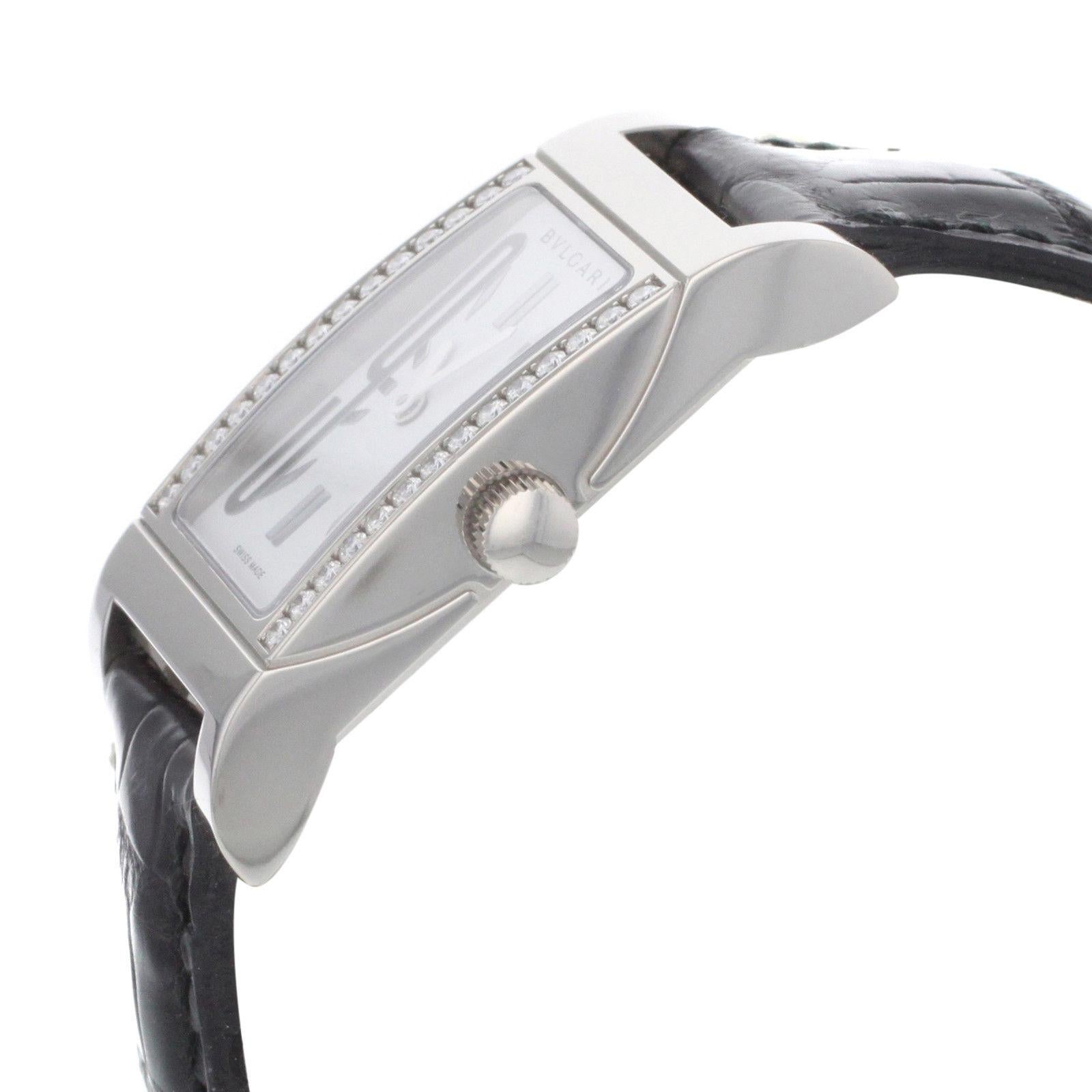 (7034)
This display model Bvlgari Rettangolo RT W39 G is a beautiful Womens timepiece that is powered by a quartz movement which is cased in a s White Gold case. It has a rectangle shape face, diamonds dial and has hand sticks & numerals style