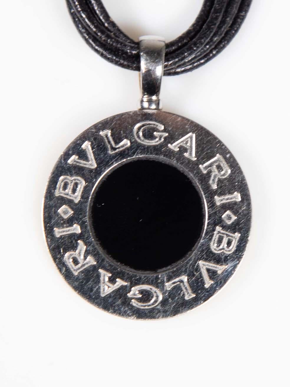 CONDITION is Very good. Minimal wear to necklace is evident. Minimal wear to the pendant with light scratches to the metal on this used Bvlgari designer resale item.
 
Details
Black
18K Gold Steel Onyx
Necklace
Reversible
Mother of Pearl Tondo