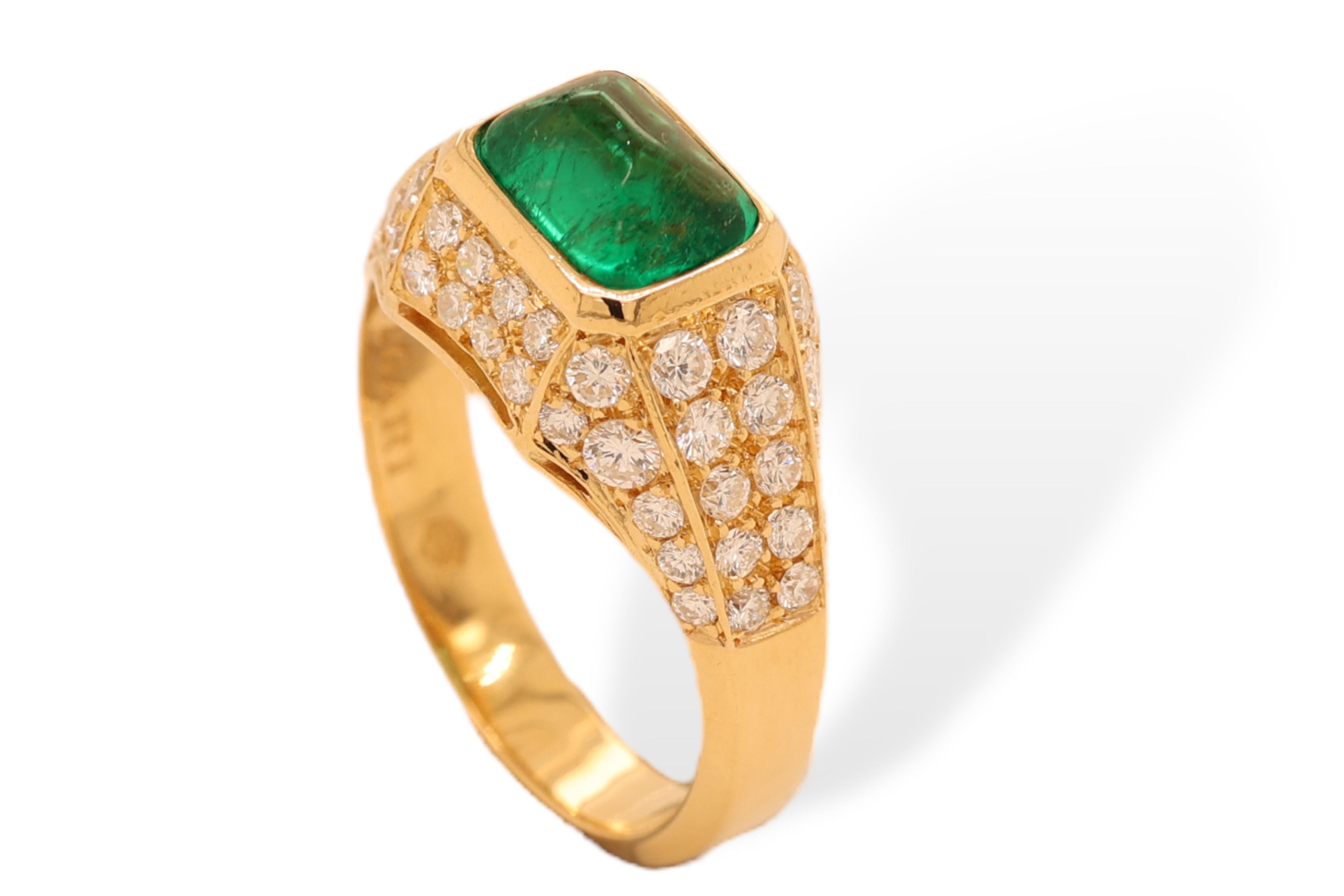 Gorgeous Bvlgari Ring with 0.93ct Sugarloaf Cabochon Emerald and Diamonds, Estate His Majesty The SUltan Of Oman Qaboos Bin Said

Emerald: Sugarloaf cabochon 0.93ct 

Diamonds: 48 brilliant cut diamonds, together approx. 1.05ct

Material: 18kt