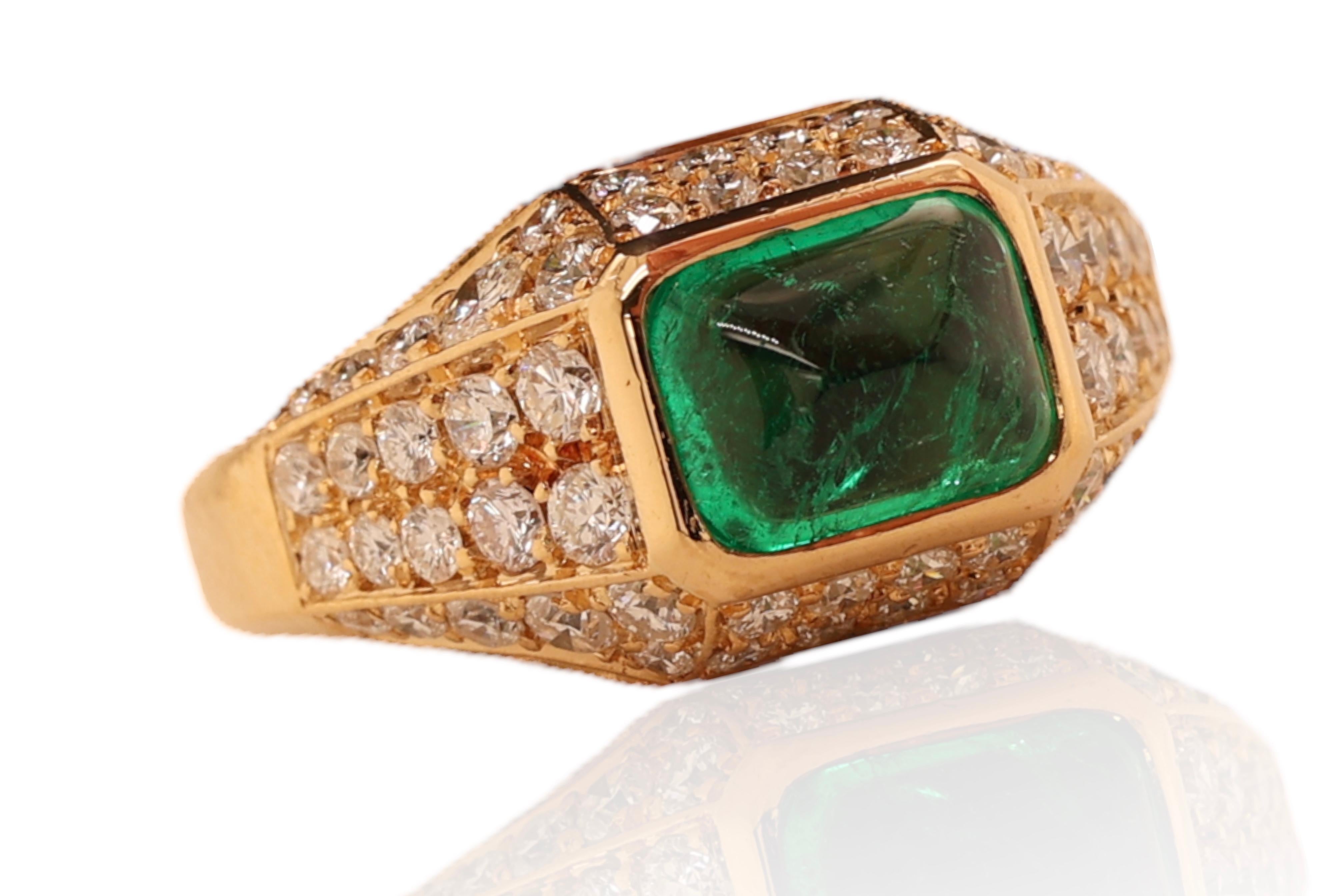 Bvlgari Ring 0.93ct Sugarloaf Cabochon Emerald & Diamonds, Estate Sultan Oman In Excellent Condition For Sale In Antwerp, BE