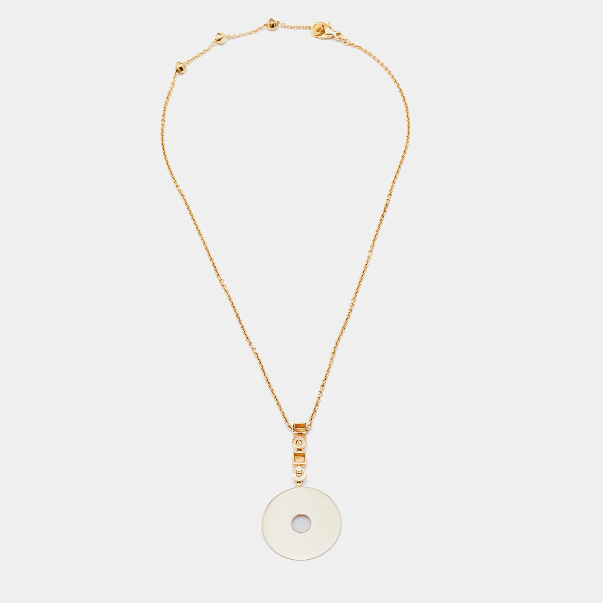 This necklace set comes with a matching pair of earrings. The pieces, designed by Bvlgari, are made of 18k yellow gold, and the design is simple, elegant, and timeless.


Includes: Original Case