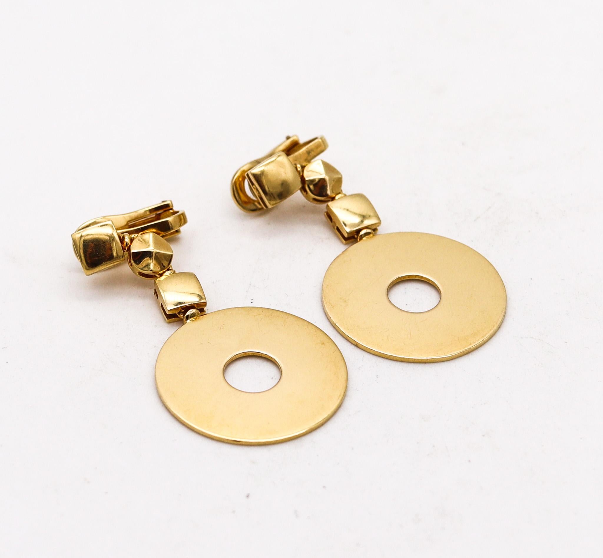 Moderniste Paire de boucles d'oreilles pendantes géométriques Bvlgari Roma 1970 en or jaune 18 carats en vente
