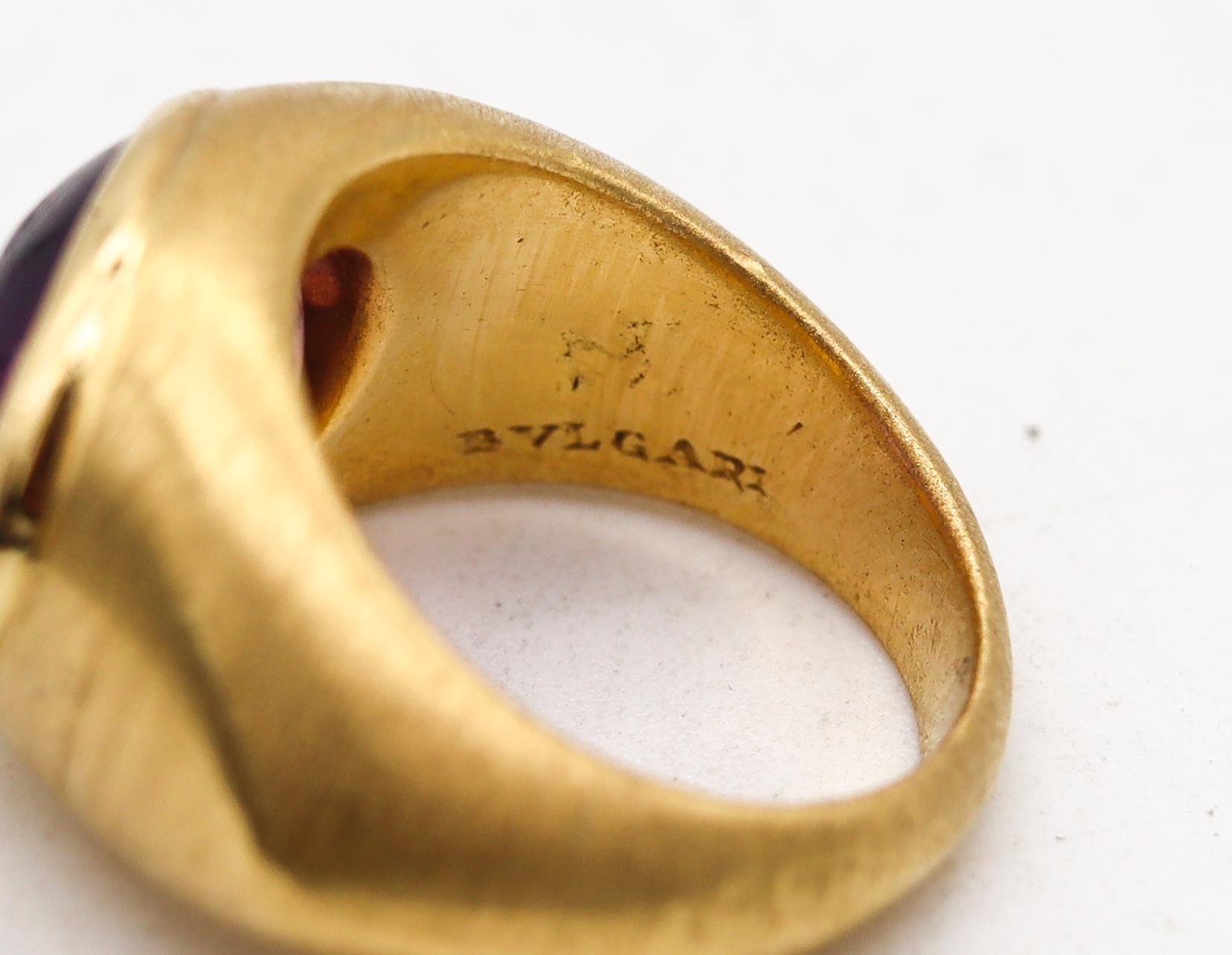 Bvlgari Roma 1970 Intaglio Signet Ring In 20Kt  & 18Kt Gold With Ancient Carving In Excellent Condition In Miami, FL