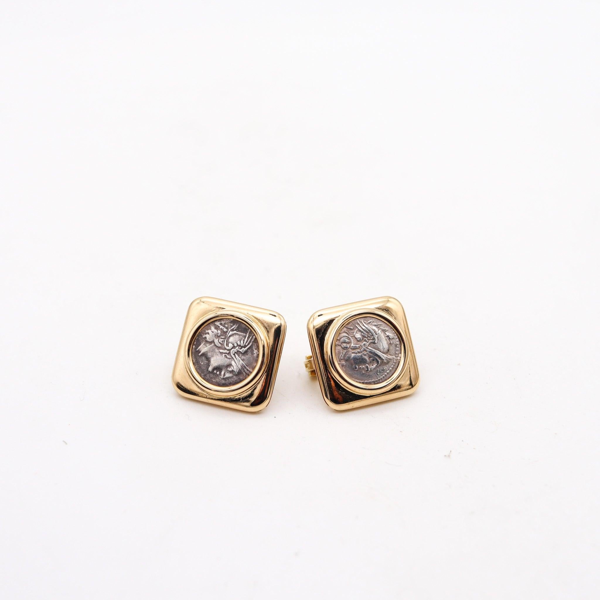 Grec classique BVLGARI Boucles d'oreilles Roma 1970 Moneta 268 BC Roman Coins en or jaune 18Kt en vente