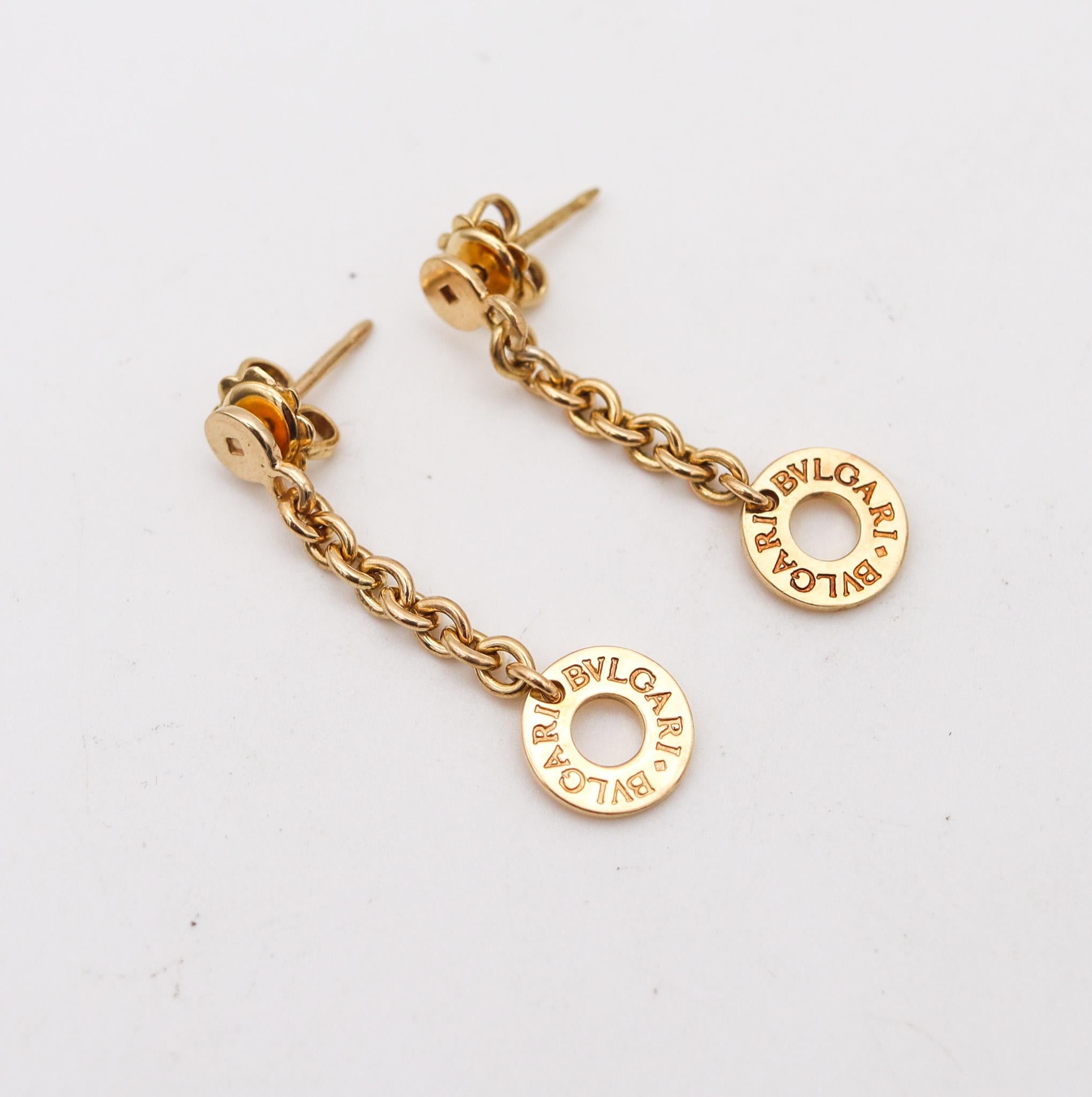 Bvlgari Bvlgari earrings designed by Bvlgari.

Nice pair of dangle drops earrings, created in Rome Italy by the jewelry house of Bvlgari. Crafted with links chain in solid yellow gold of 18 karats with high polished finish. Fitted at the reverse