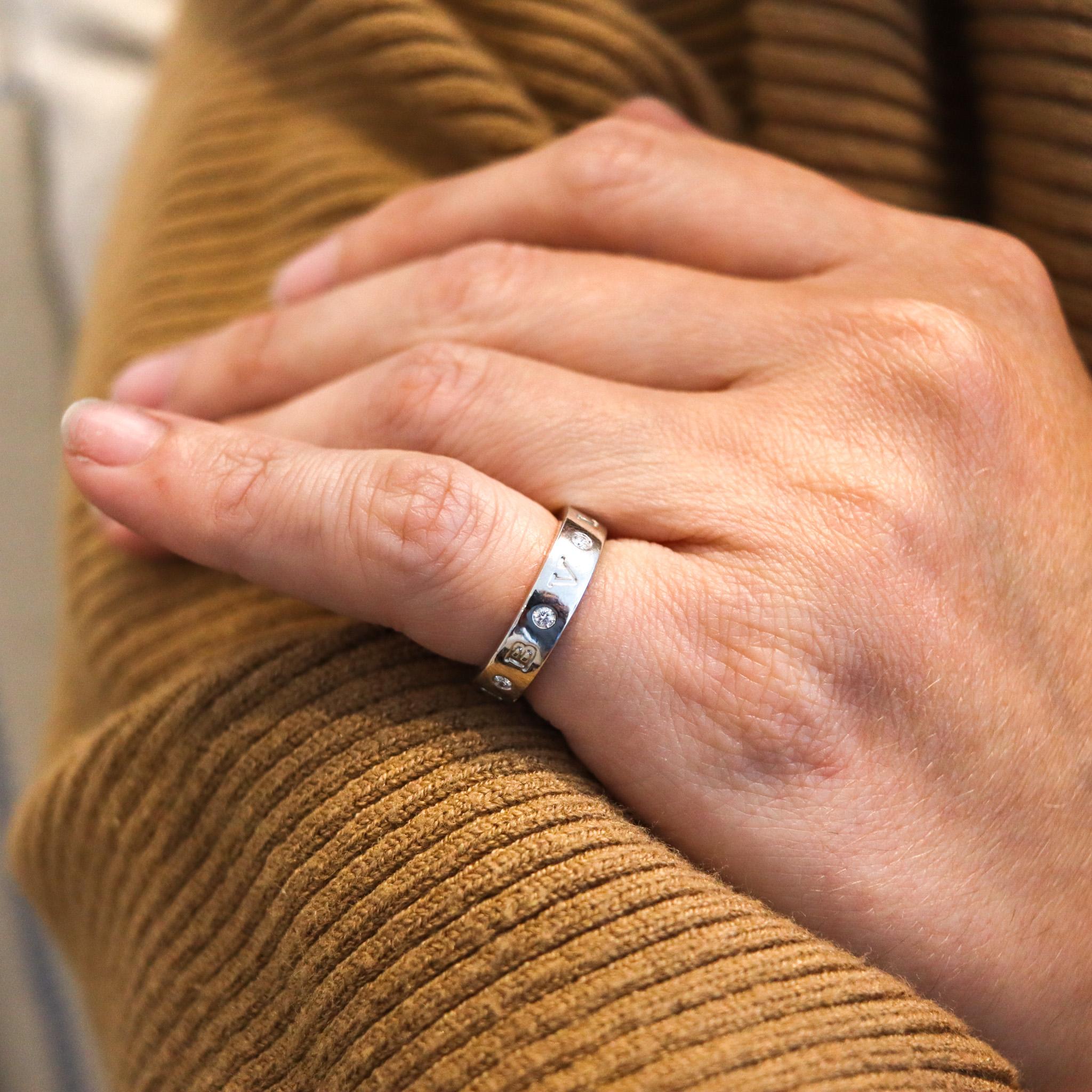 Bvlgari Roma Moderner Eternity-Ring aus 18 Karat Weißgold mit runden VVs Diamanten für Damen oder Herren im Angebot