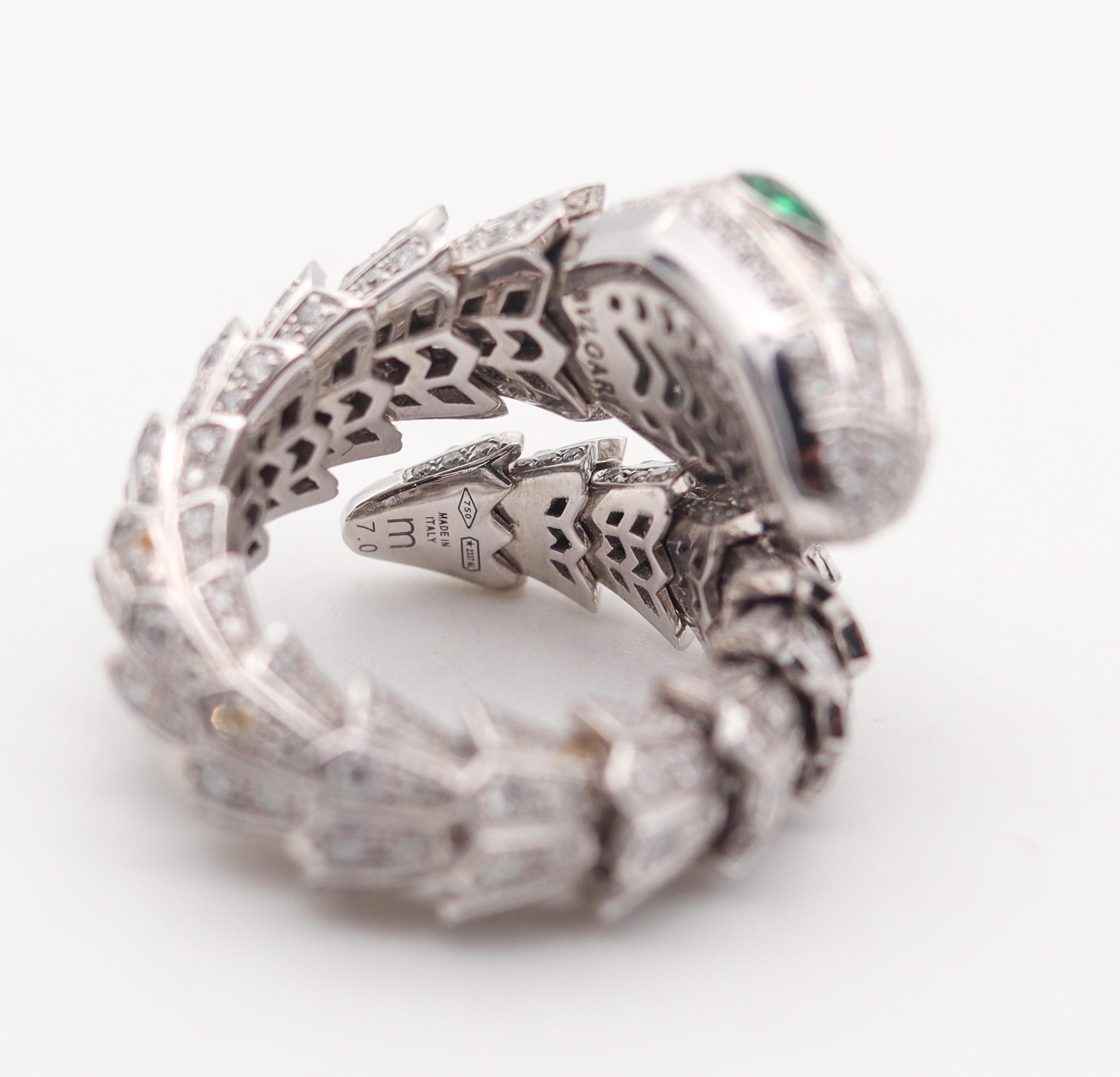 Bvlgari Roma Serpenti Ring In 18Kt Gold With 7.36 Ctw In Diamonds And Emerald In Excellent Condition For Sale In Miami, FL