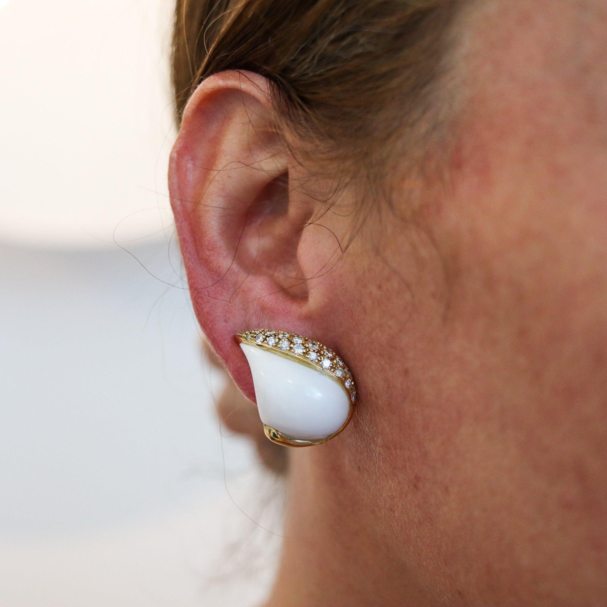 Gems set earring designed by Bvlgari.

Fabulous pair of clips-on earrings, created in Roma Italy by the jewelry house of Bvlgari. This gorgeous pair has been designed as a left and right, and carefully crafted with modernist patterns in solid yellow