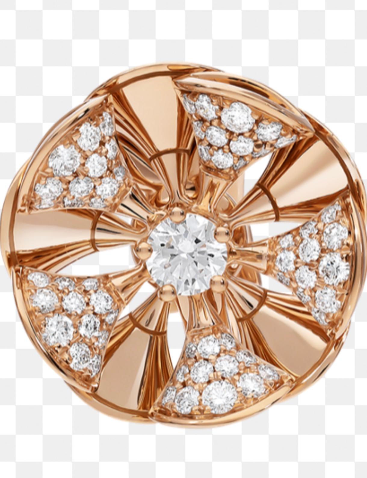 DIVAS' DREAM earrings in 18 kt rose gold set with a central diamond and pavé diamonds.A collection inspired by feminine elegance and the enchanting allure of Italy, the Divas' Dream range from Bulgari pays homage to iconic divas past and present.