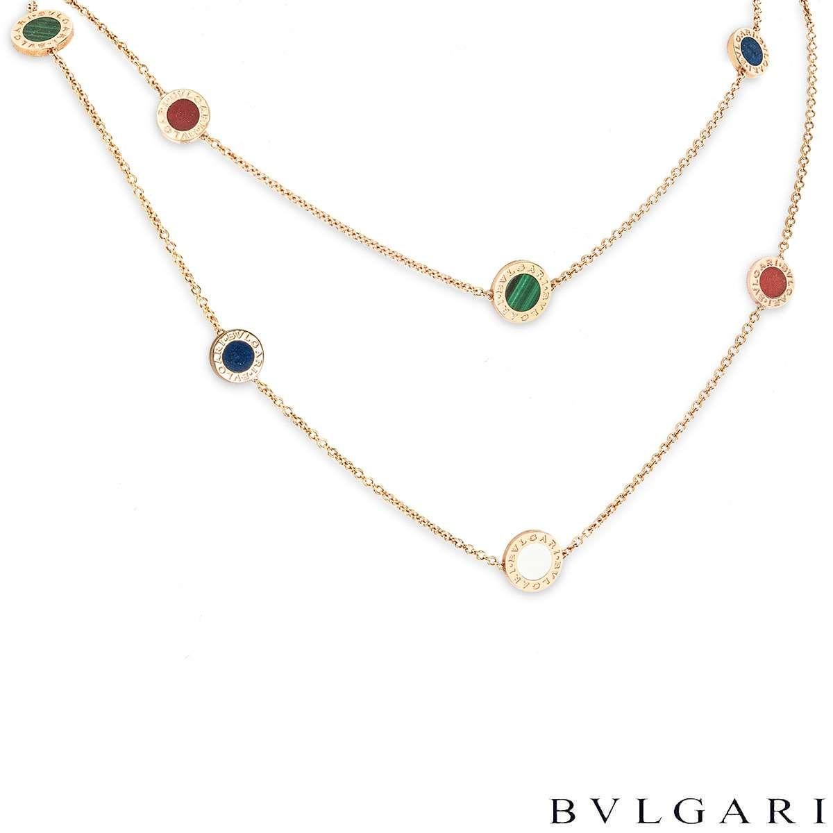 Halskette aus 18 Karat Roségold von Bvlgari aus der Kollektion 'Bvlgari Bvlgari'. Das Collier besteht aus 3 kreisförmigen Scheiben, die auf jeder Seite mit Perlmutt besetzt sind, 3 kreisförmigen Scheiben, die auf jeder Seite mit Malachit besetzt