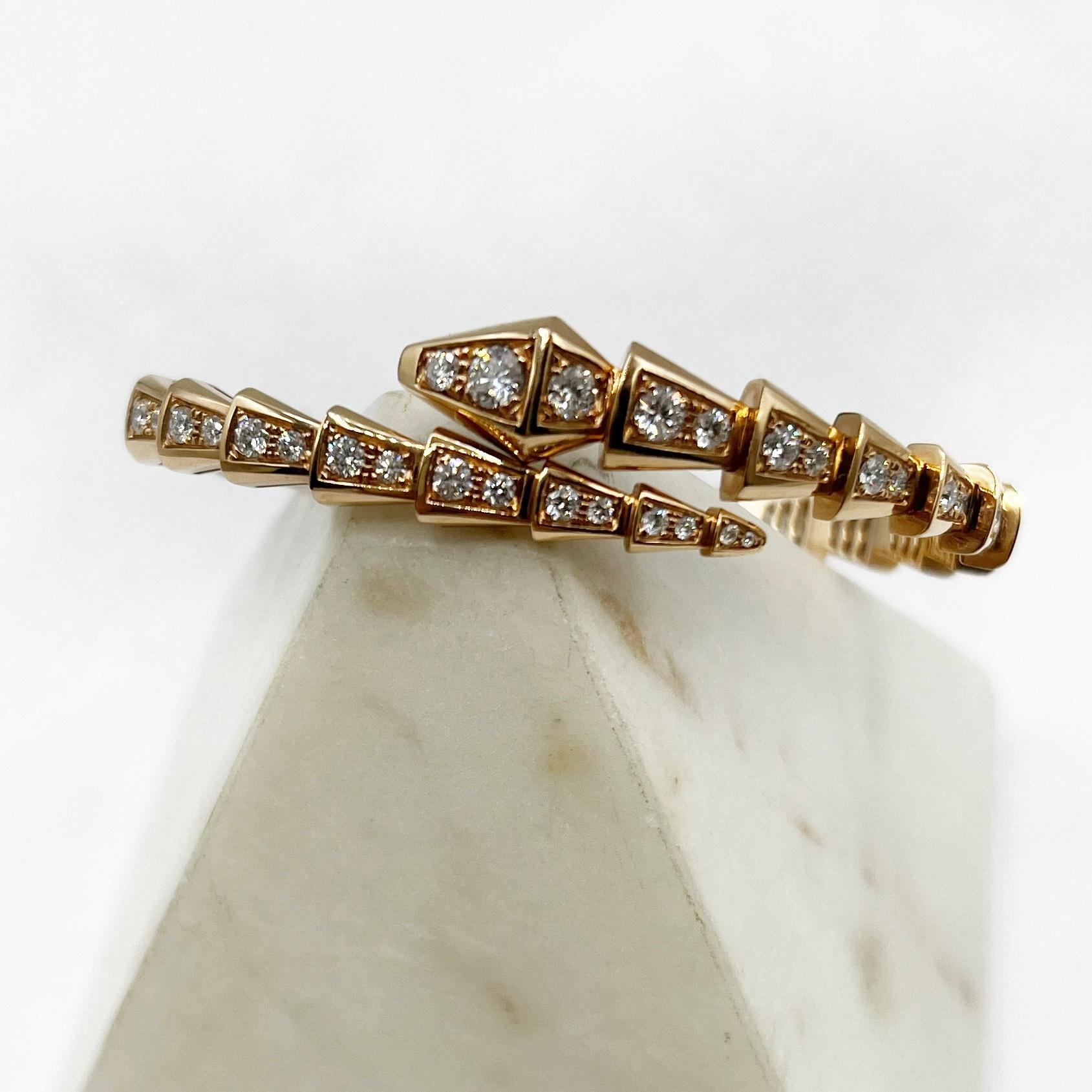 Moderniste Bvlgari, bracelet Viper Serpenti en or rose 18 carats  en vente