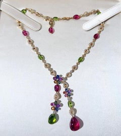 Collier « Sapphire Flower » de BVLGARI en or jaune 18 carats, avec pierres précieuses variées et diamants, haute joaillerie