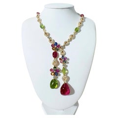 Collier « Sapphire Flower » de BVLGARI en or jaune 18 carats, avec pierres précieuses variées et diamants, haute joaillerie