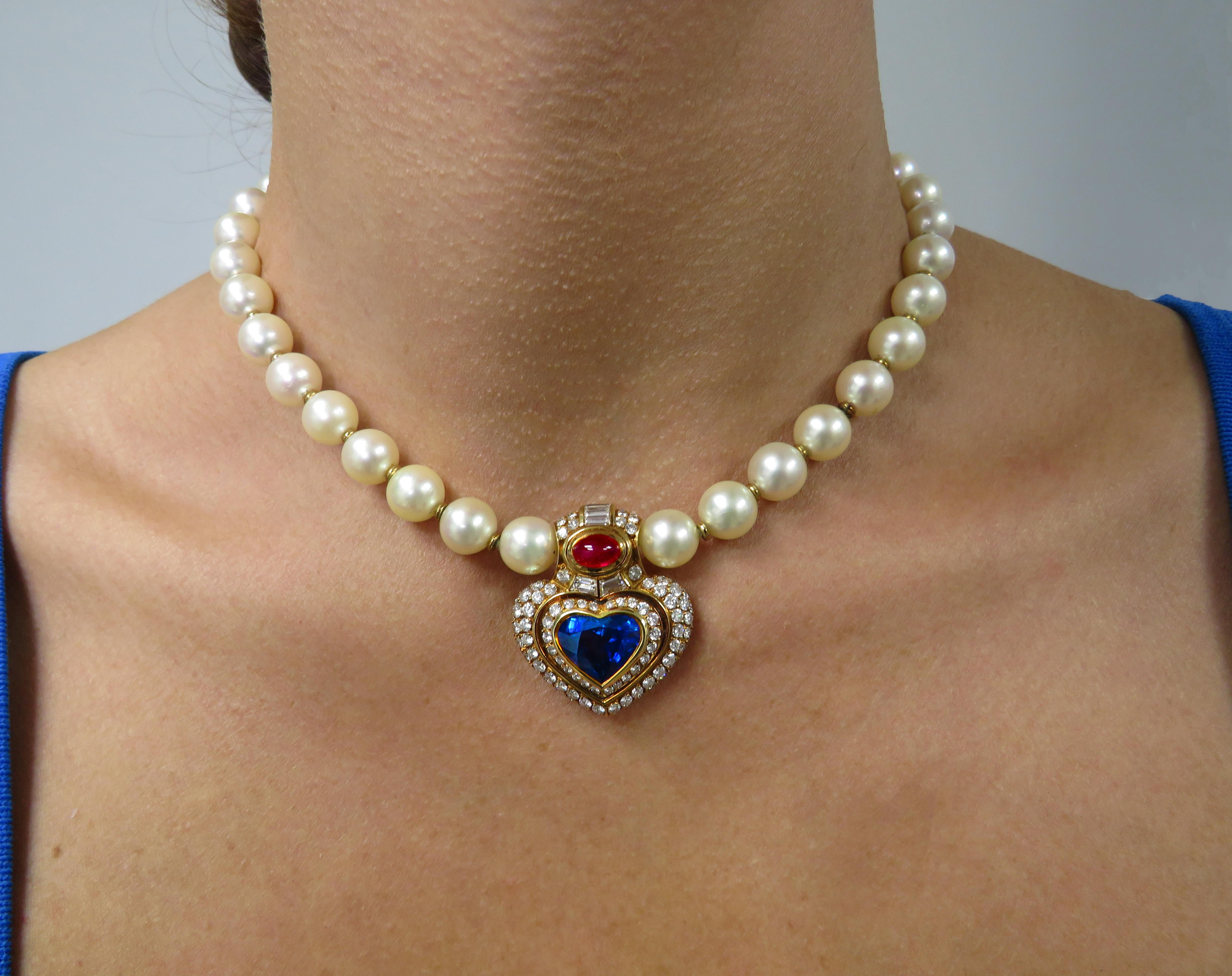 Halskette mit Saphiren, Rubinen, Diamanten und Perlen von Bvlgari Damen im Angebot