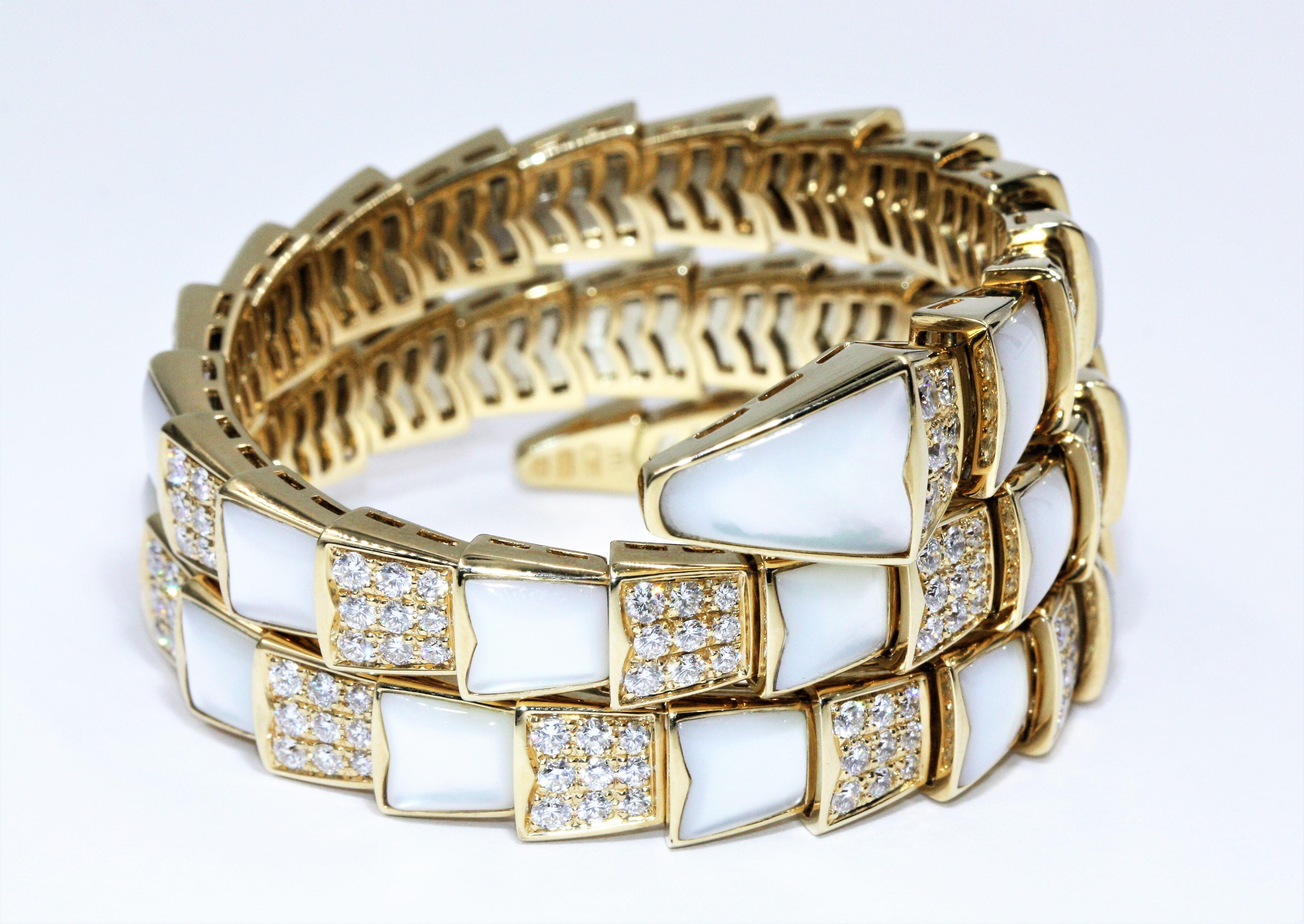 This is one of those pieces of art that leave you speechless, bulgari impresses with its Serpenti designs, this bracelet has the perfect combination of colors, 18k yellow gold, the 26 mother of pearl elements, and its brilliant 7.00ctw pave