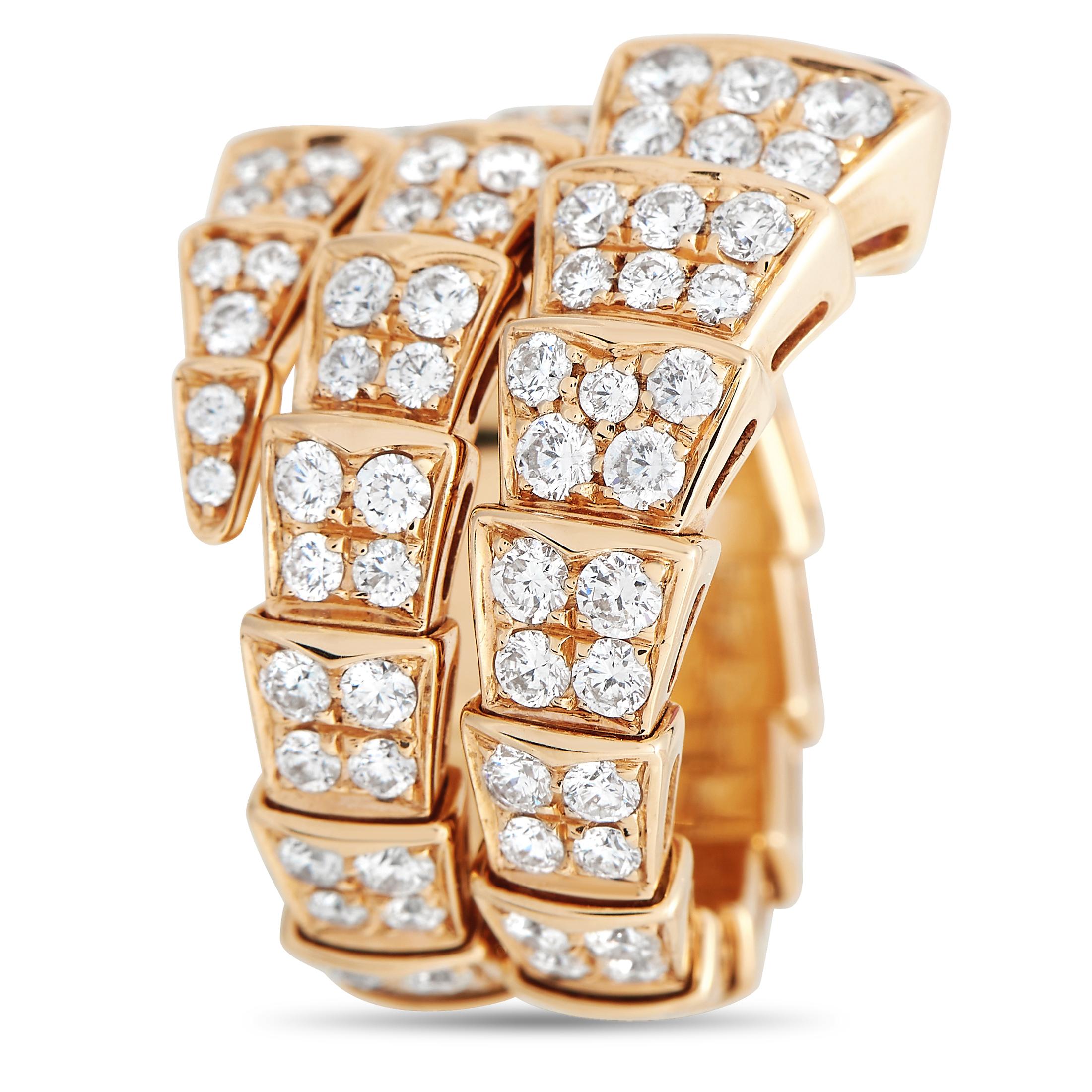 Ziehen Sie diesen Ring an und lassen Sie sich von der hypnotischen Anziehungskraft dieses Schmuckstücks verzaubern. Dieser Ring aus Roségold von Bvlgari Serpenti zeichnet sich durch ein Design mit zwei Spiralen aus, die vollständig mit