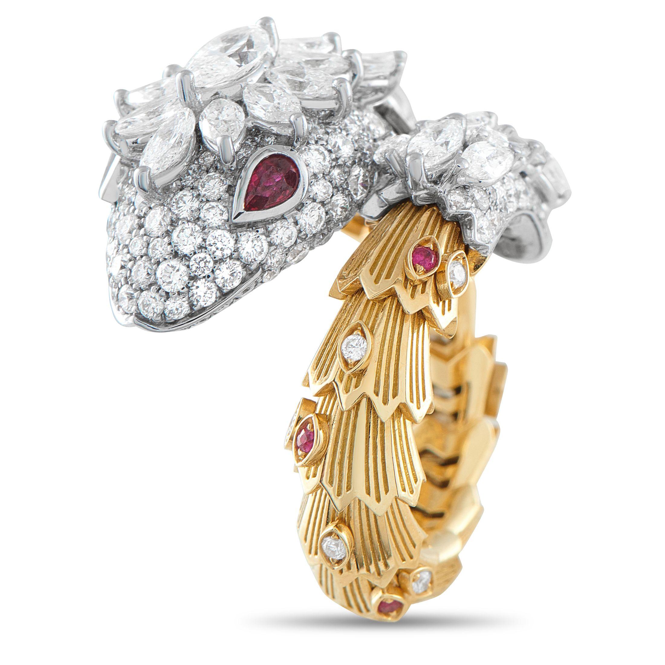 Der Ring Serpenti von Bvlgari ist ein unwiderstehliches Schmuckstück, das sich mit skulpturaler Anmut um den Finger windet. Das gewundene Band ist aus luxuriösem Gelbgold gefertigt und weist die ikonischen, geriffelten Glieder im Tubogas-Stil auf,