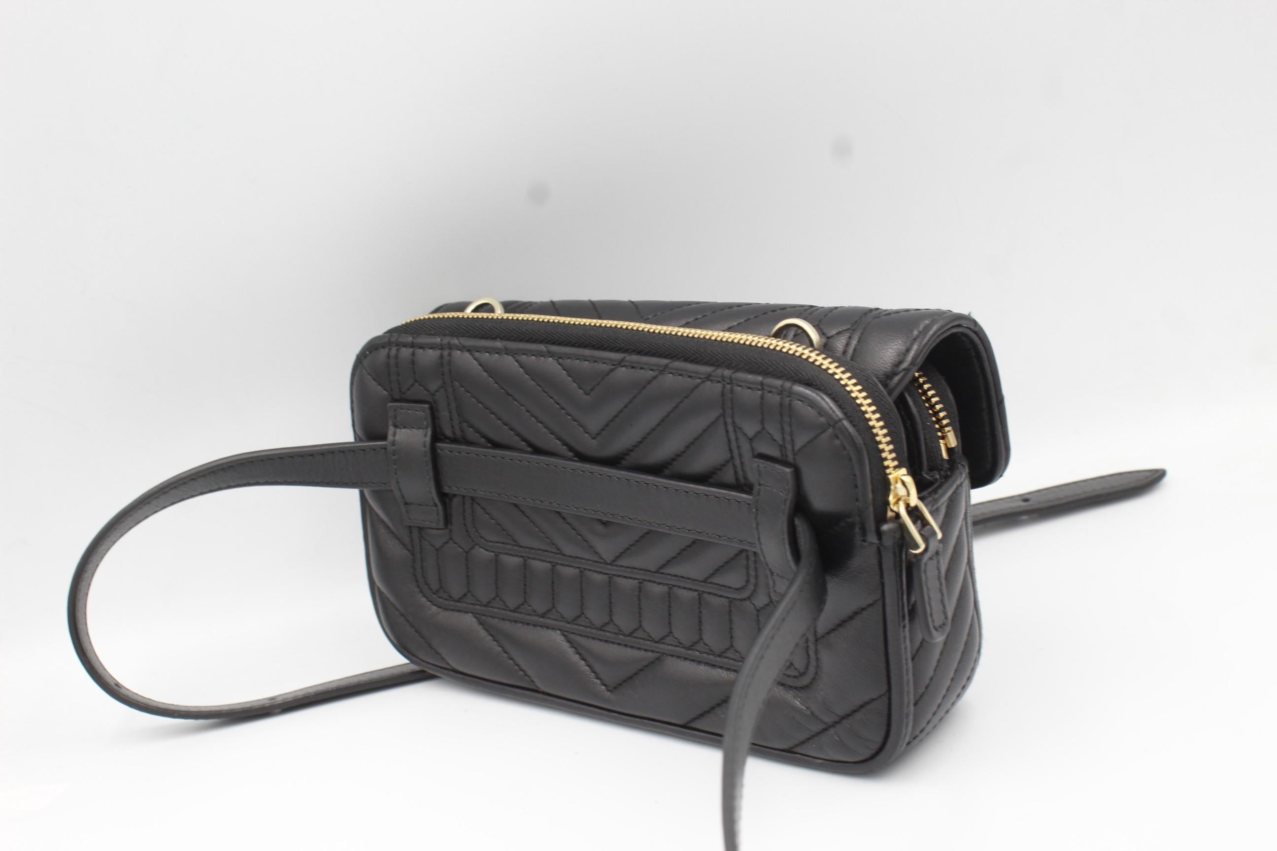 Bvlgari Serpenti Forever Belt Bag in black leather.
Black and white enamel snake with onyx eyes
Good condition. 
adjustable strap
