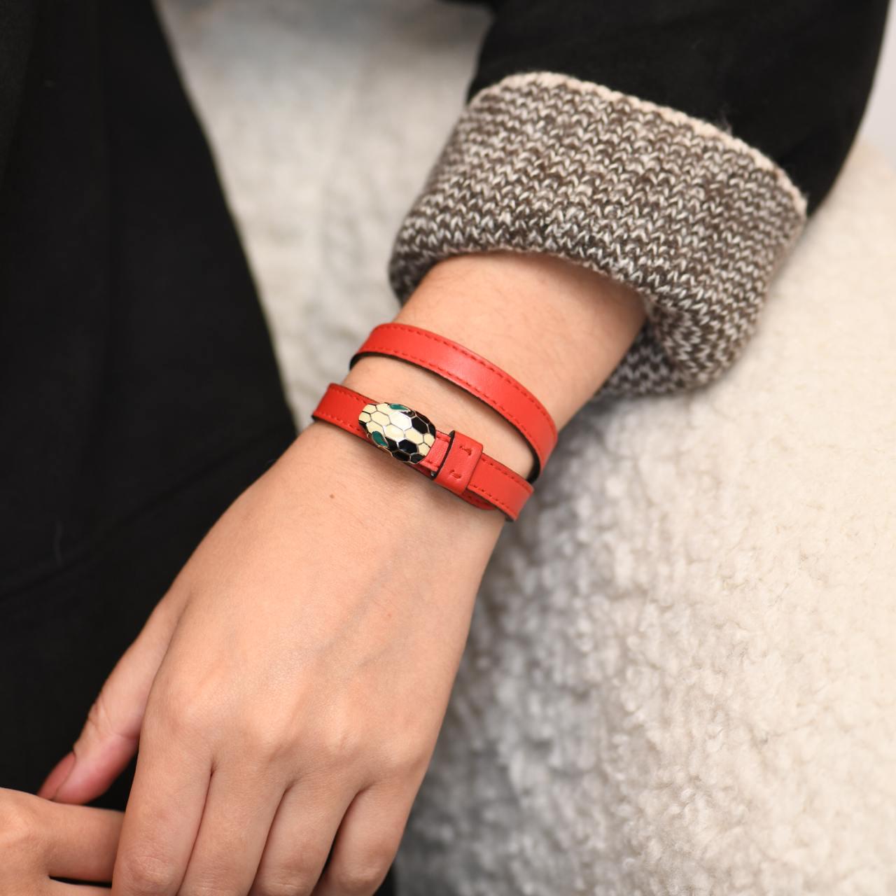 SKU	33301224
Comes With	Pouch Only
Model	Serpenti Forever
Metal	Calfskin
Weight	Approximately 12.5 g
Length	Approximately 37 cm
Condition	Excellent
_________________________________________________
If you are interested in any of our previously sold