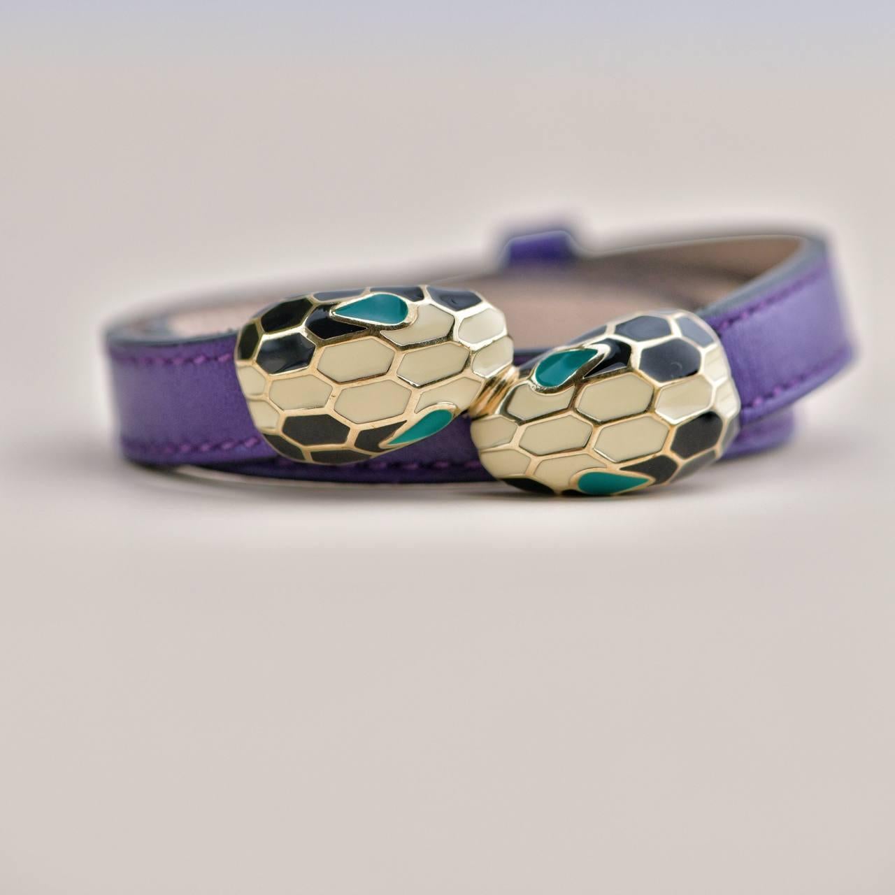 Bvlgari Serpenti Forever Emaille lila Lederarmband Größe S im Angebot 2