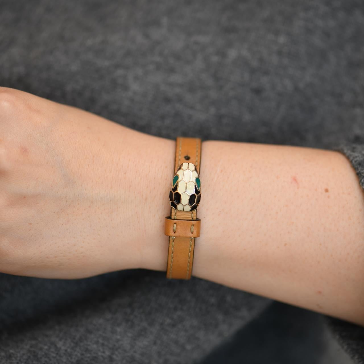 SKU	33301269
Comes With	Dandelion Authenticity Guarantee Card Only
Model	Serpenti Forever
Serial Number	SAM1*******
Metal	Gold-Plated
Materials	Calfskin
Weight	Approximately 12.16 g
Length	Approximately 20.5 cm
Condition	Excellent
Other Info	S size