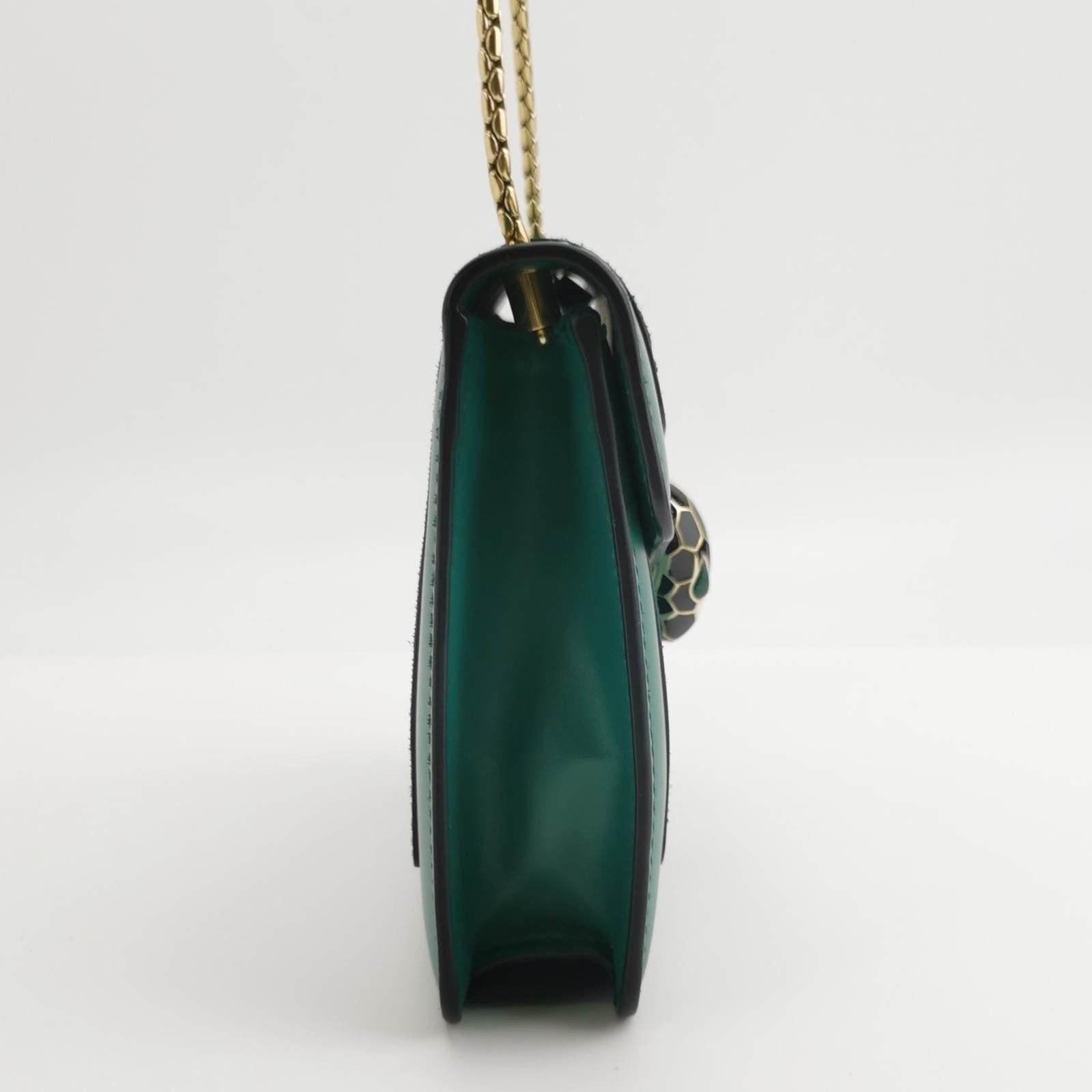 Bvlgari Serpenti Forever Bolso Crossbody Pequeño de Piel Verde en Excelente Estado en AUBERVILLIERS, FR