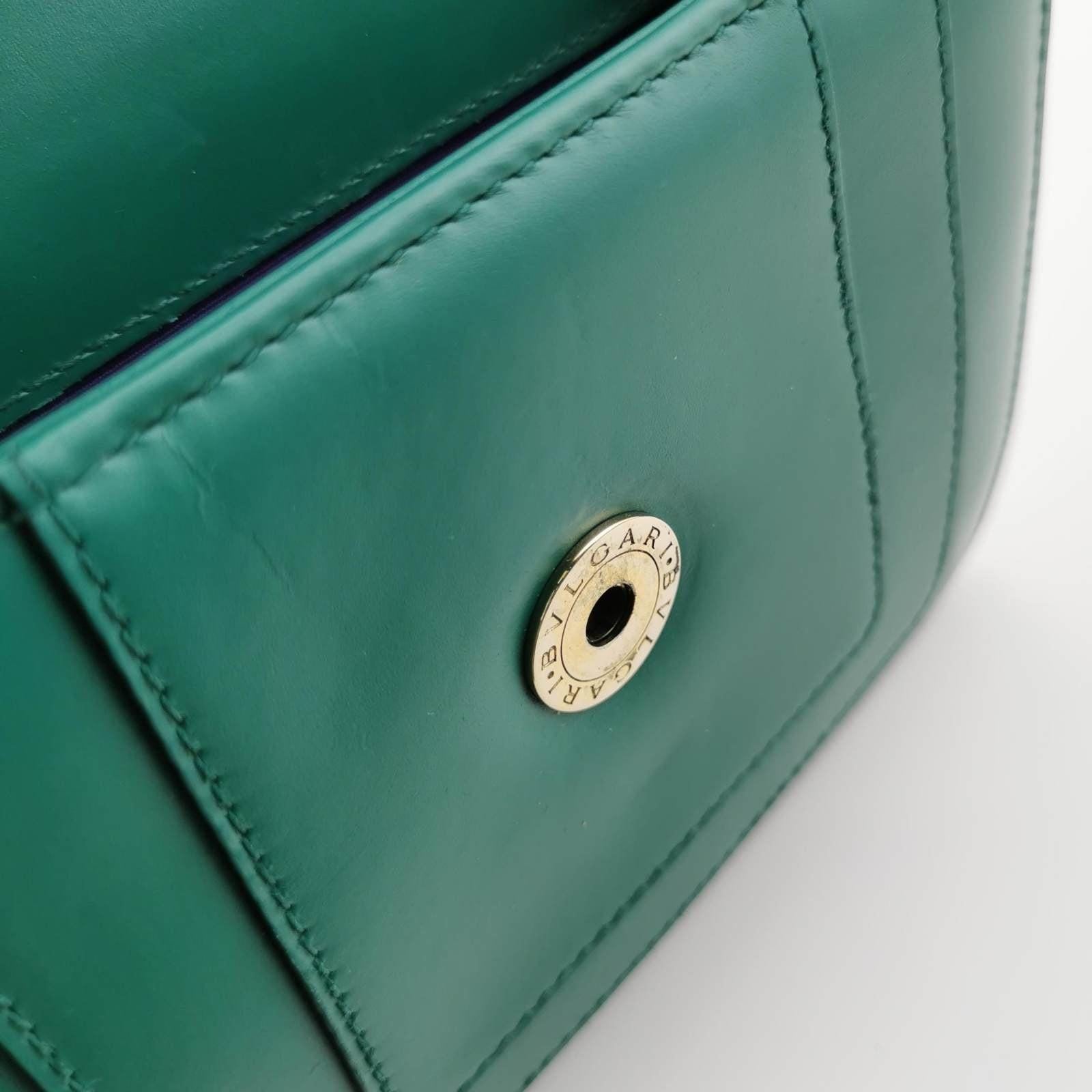 Bvlgari Serpenti Forever Bolso Crossbody Pequeño de Piel Verde 4
