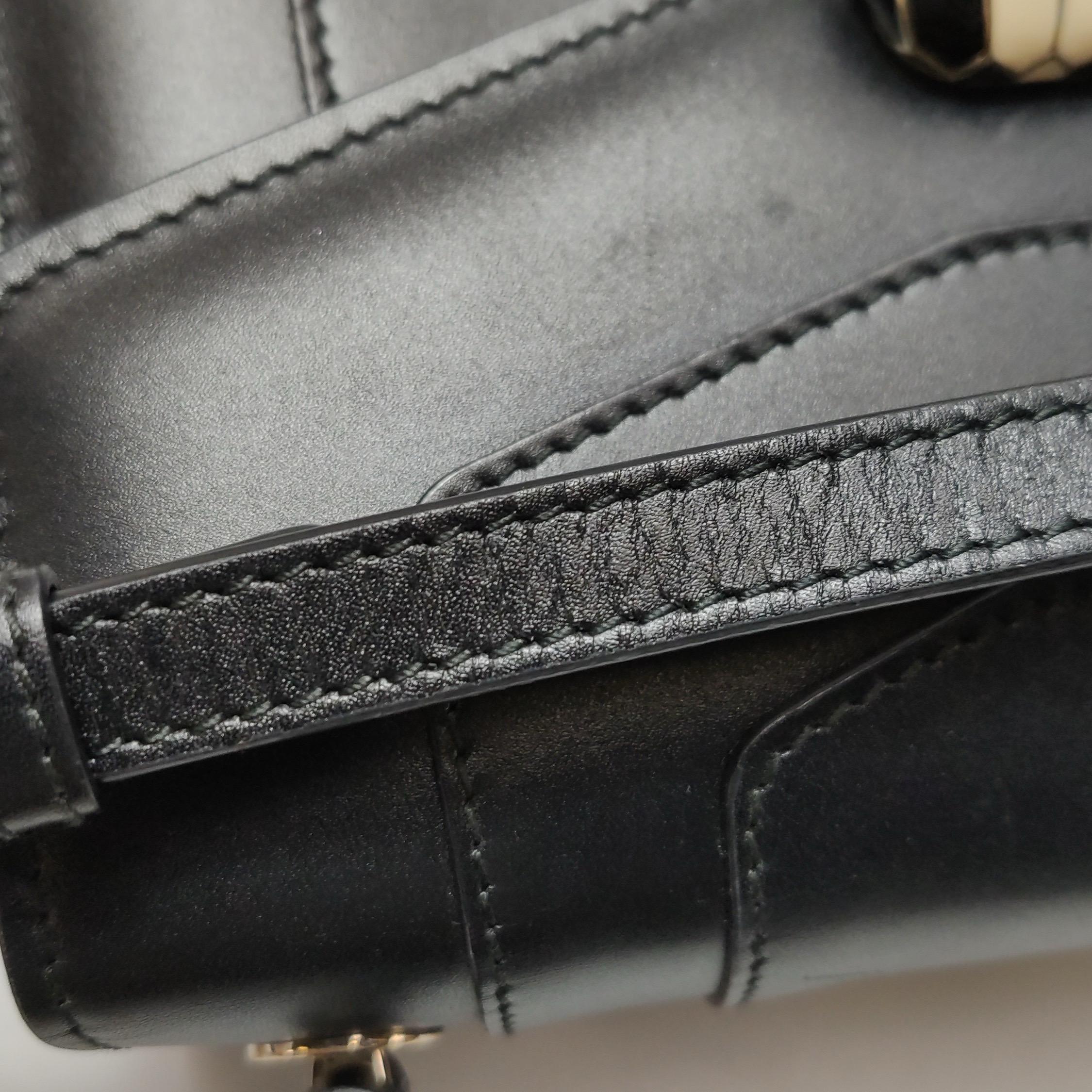 Bvlgari Serpenti Forever Small Leather Top Handle Crossbody Bag Nero in vendita 14