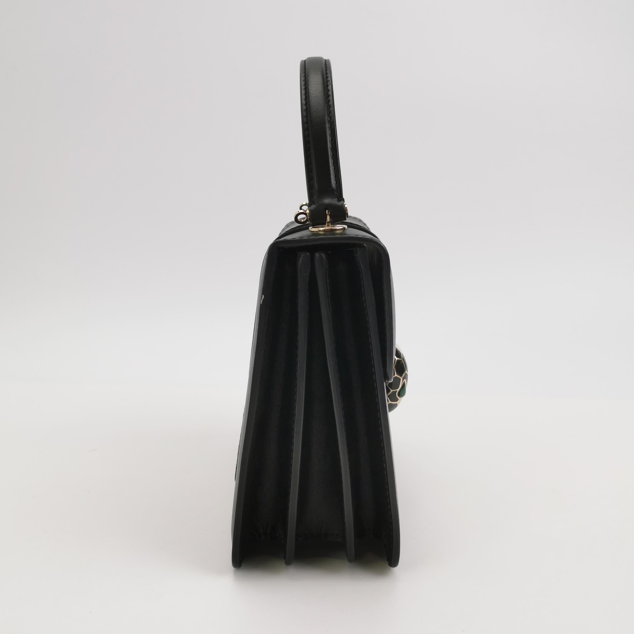 Bvlgari Serpenti Forever Small Leather Top Handle Crossbody Bag Nero In condizioni buone in vendita a AUBERVILLIERS, FR