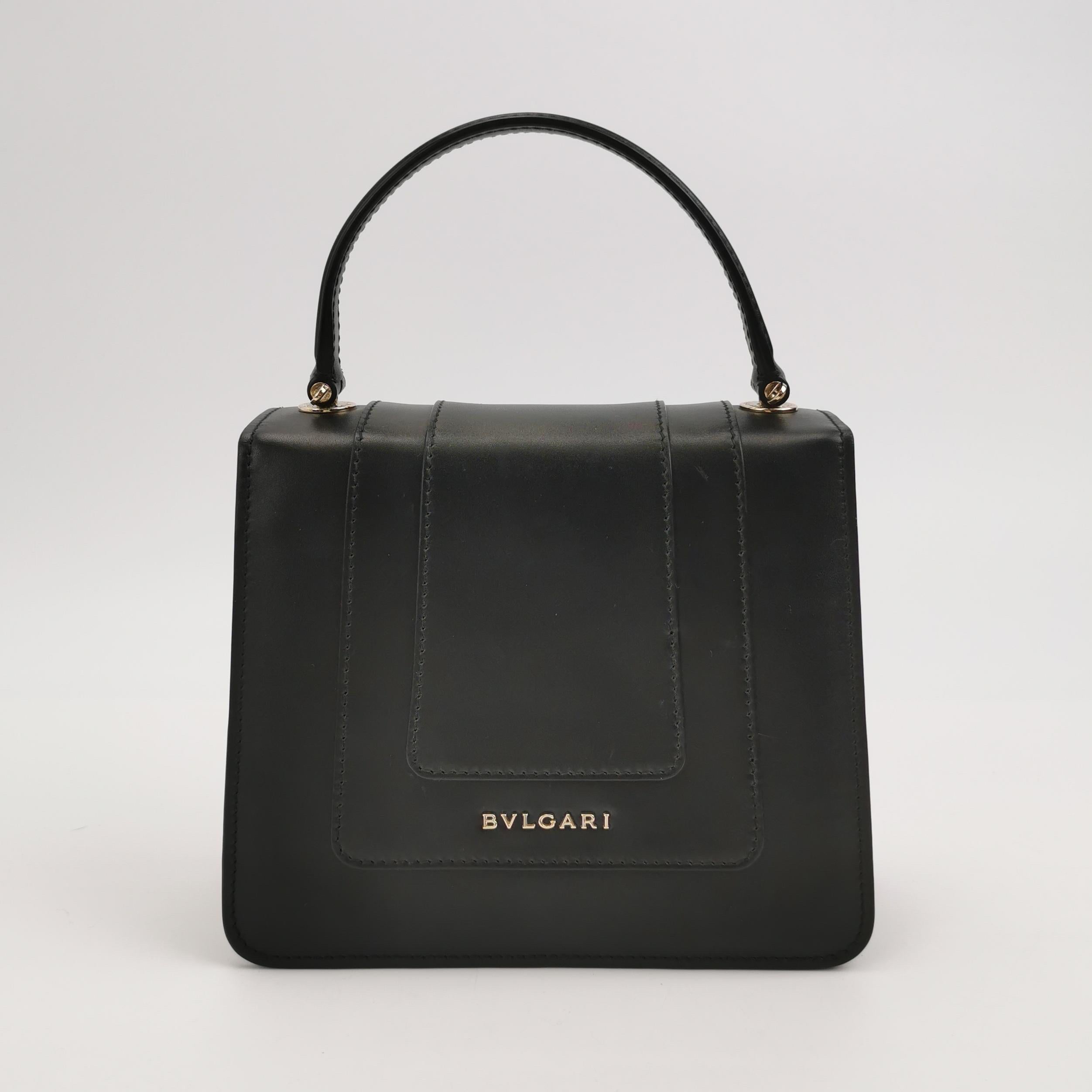Donna Bvlgari Serpenti Forever Small Leather Top Handle Crossbody Bag Nero in vendita