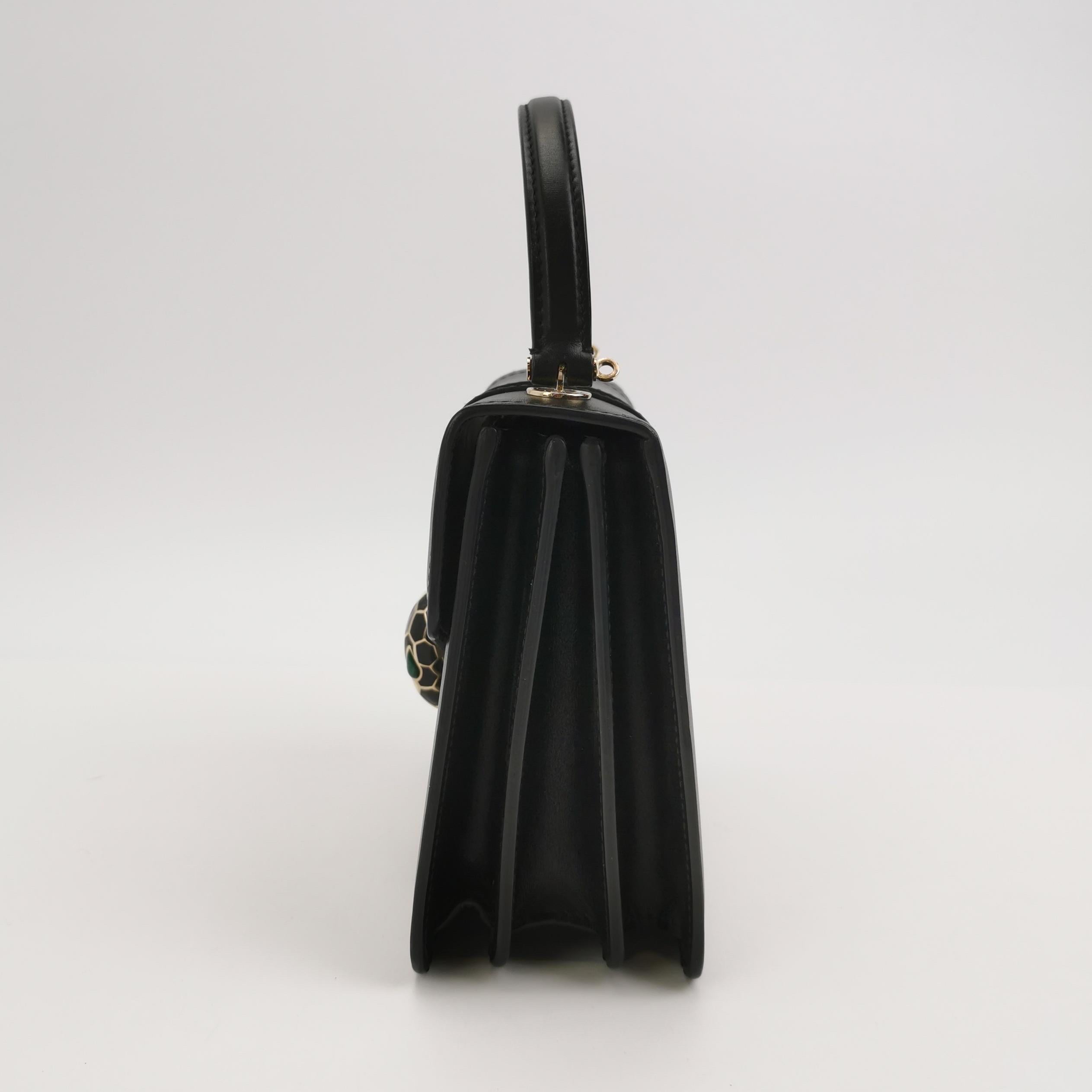 Bvlgari Serpenti Forever Small Leather Top Handle Crossbody Bag Nero in vendita 4