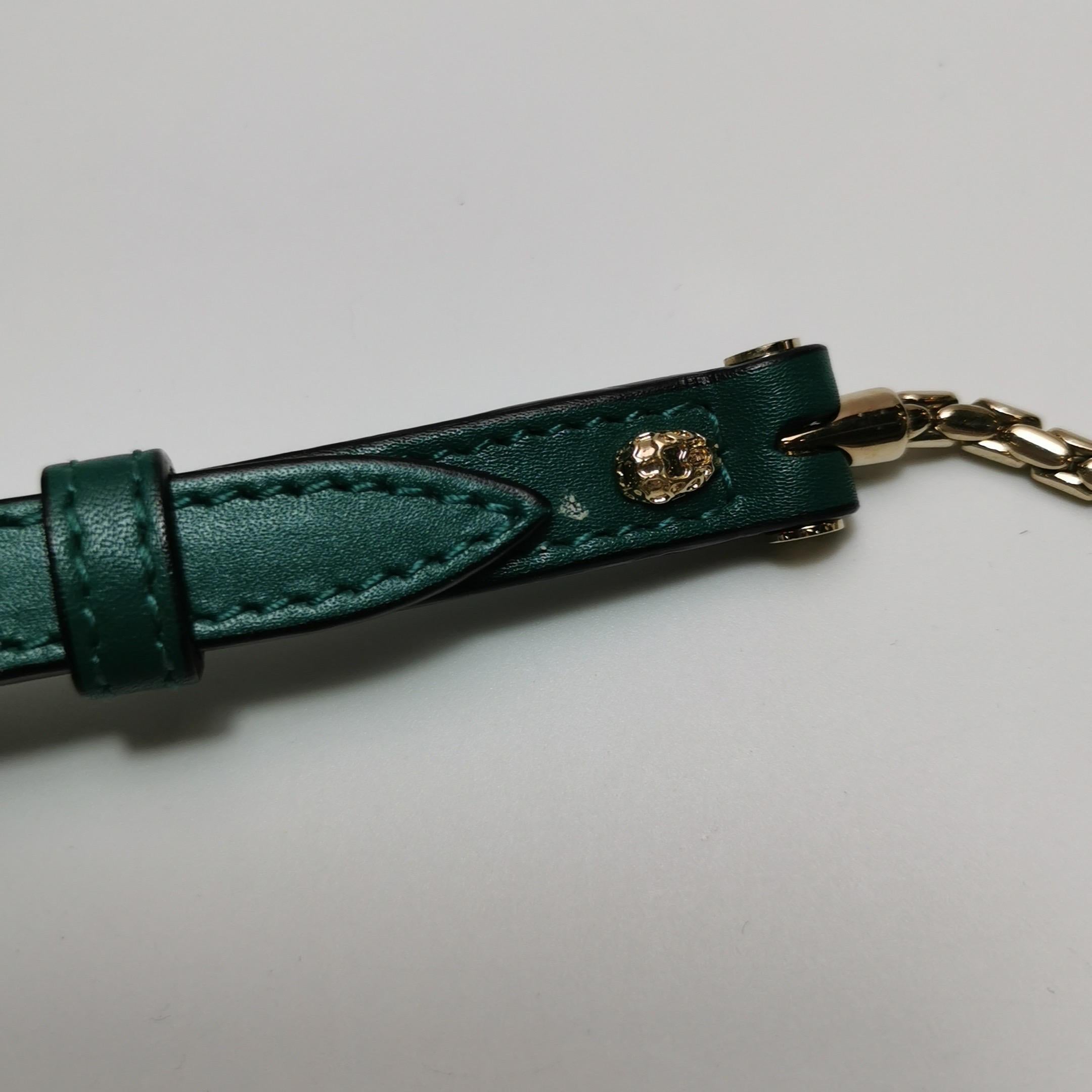 Bvlgari Serpenti Forever petit sac à bandoulière en cuir vert à poignée supérieure en vente 8